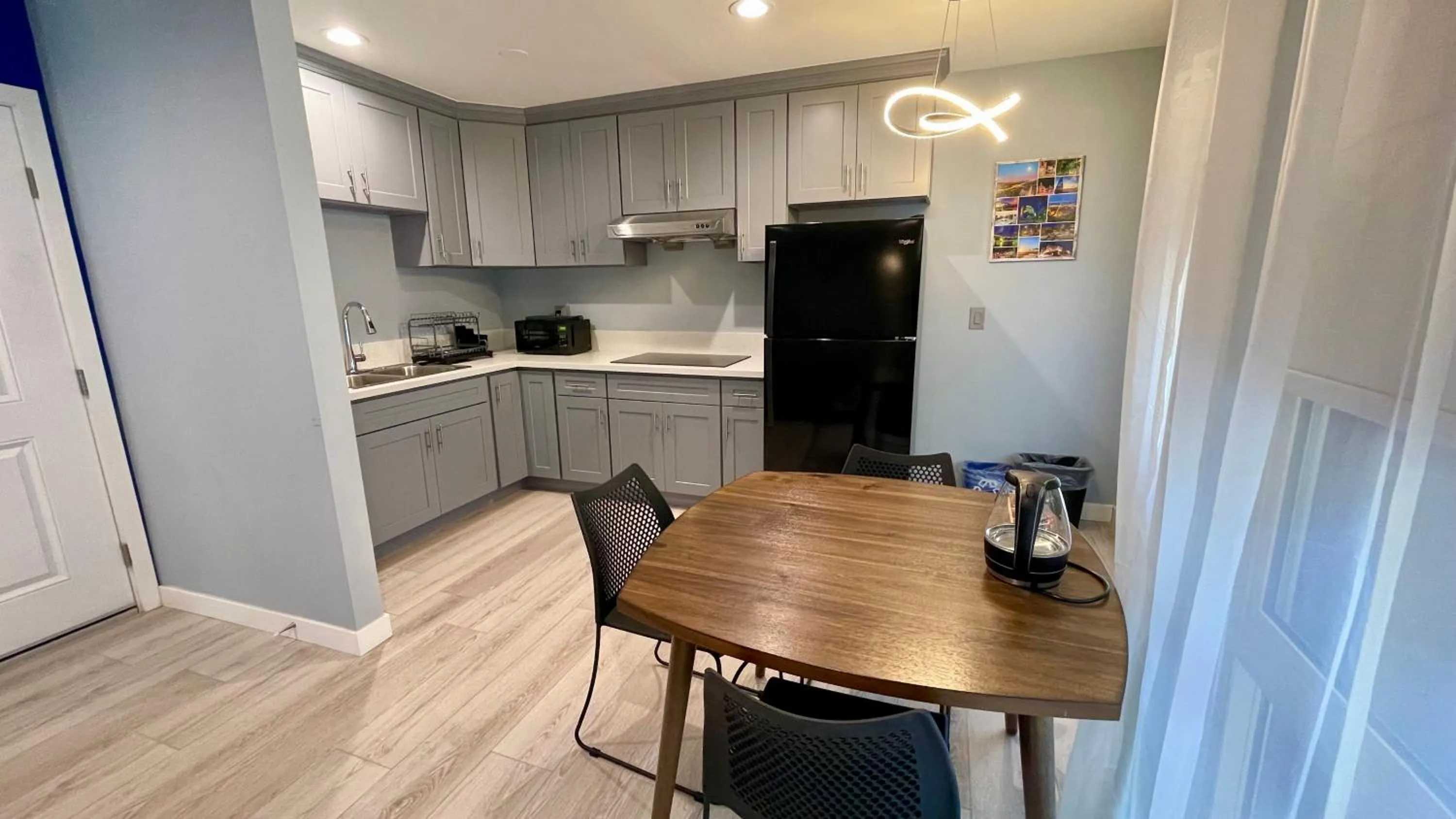 Kitchen or kitchenette in Quintessence ApartHotel