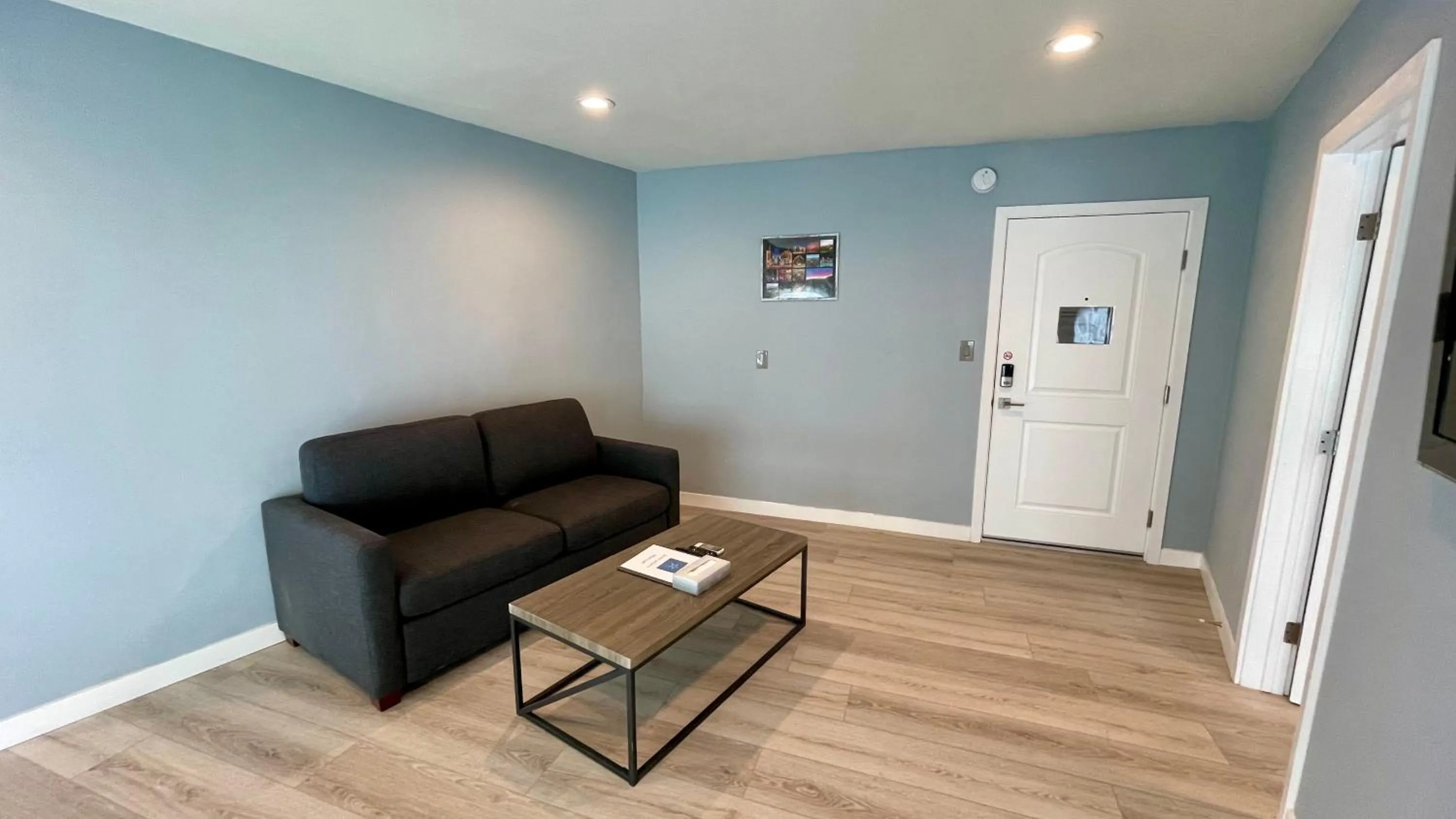 Seating area in Quintessence ApartHotel