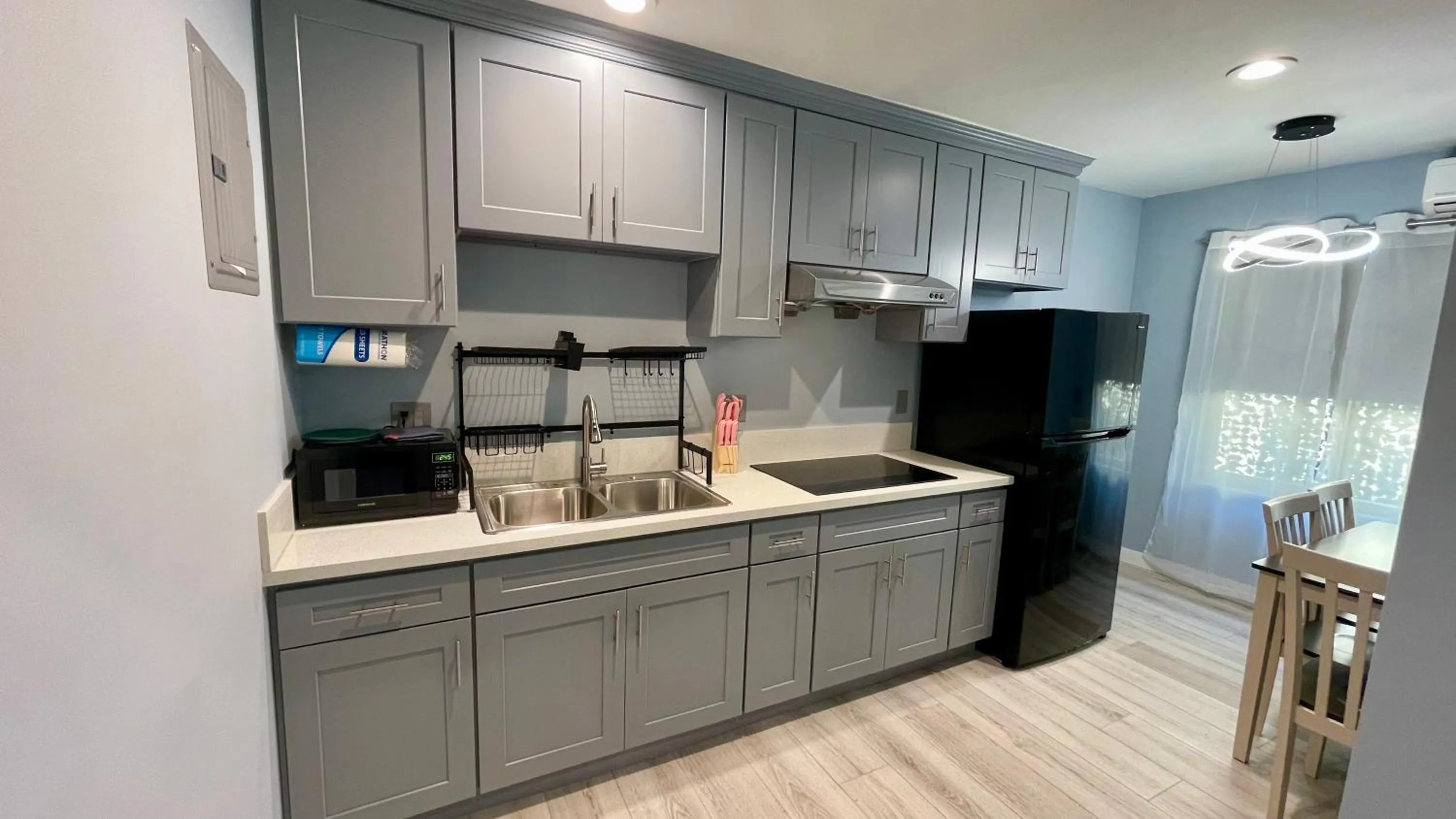 Kitchen or kitchenette in Quintessence ApartHotel