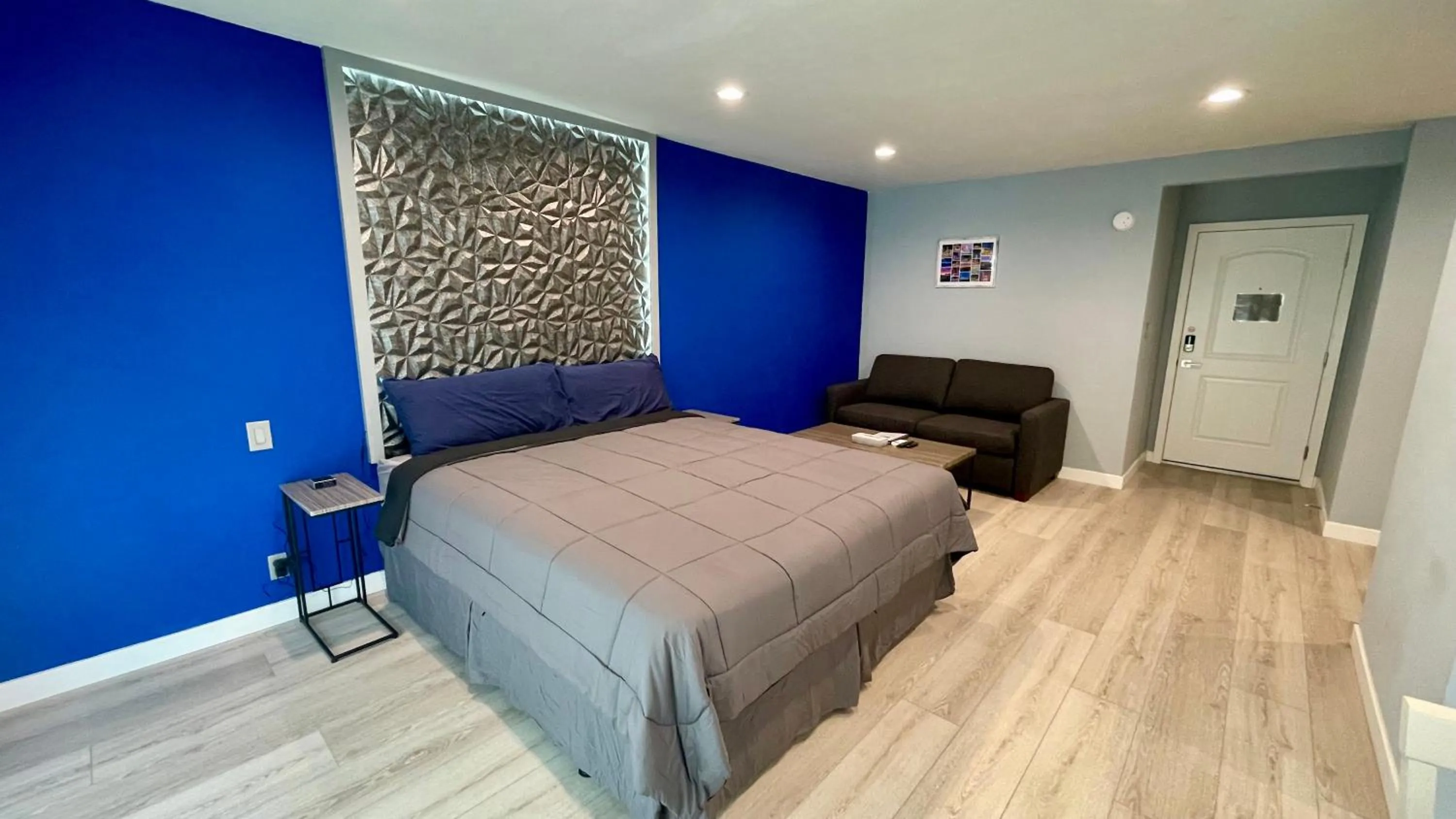 Bed in Quintessence ApartHotel