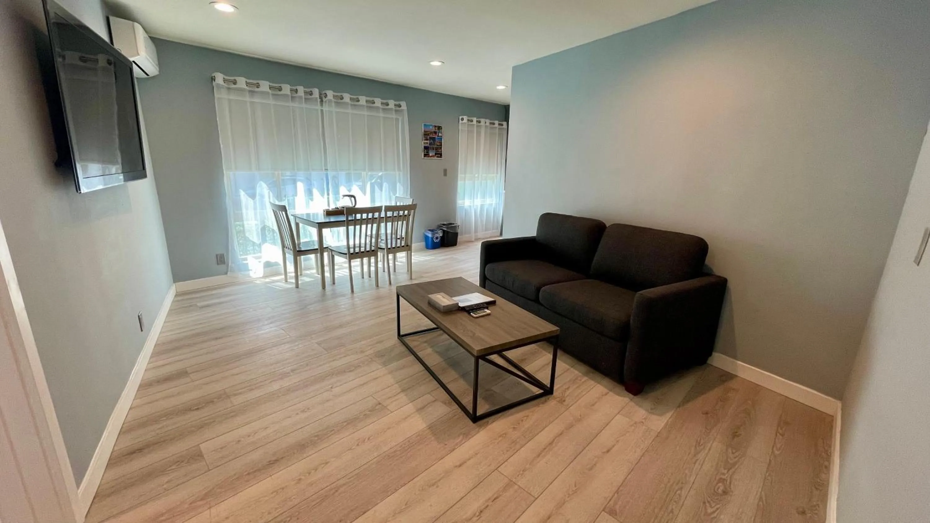 TV and multimedia in Quintessence ApartHotel