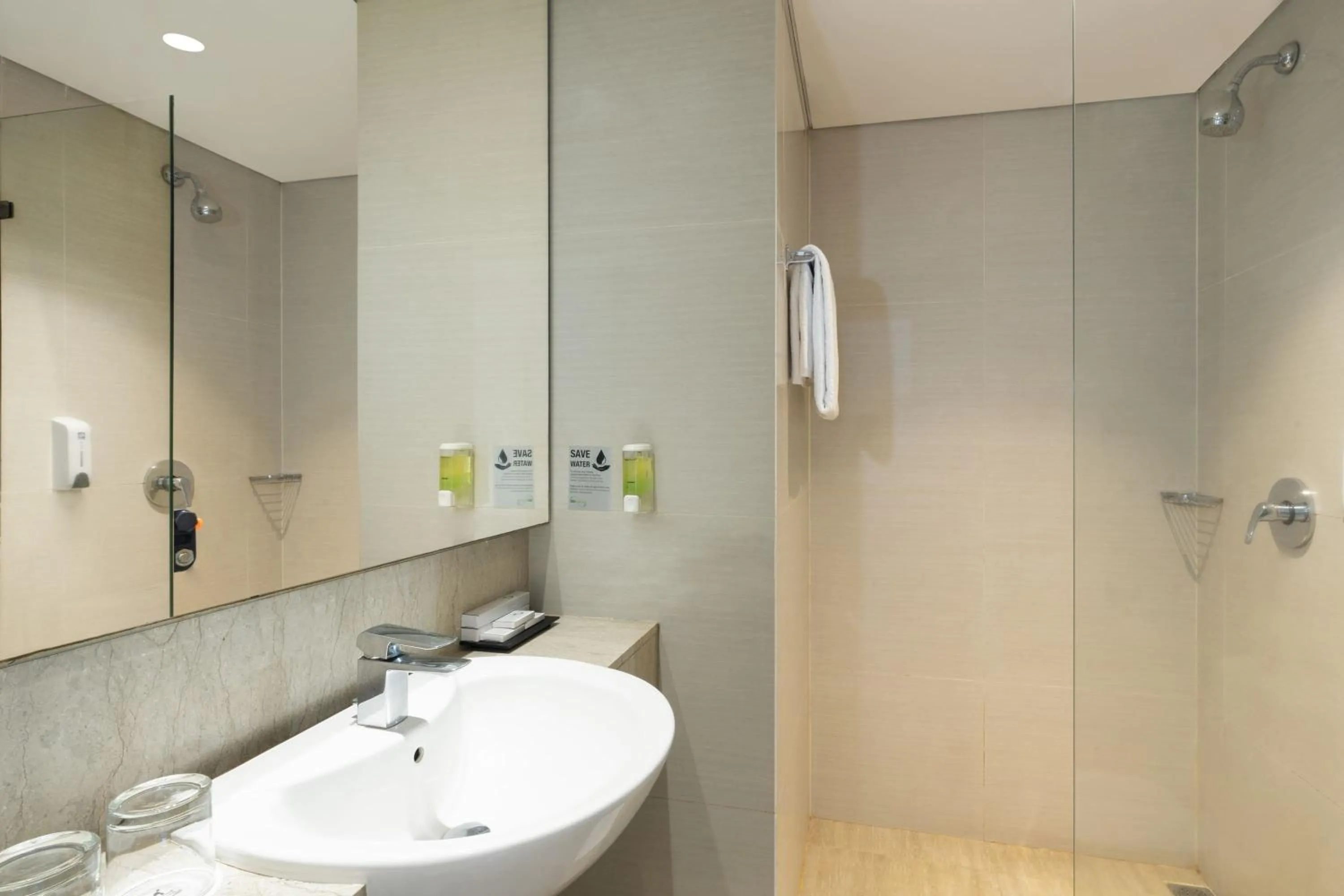 Shower in Swiss-Belexpress Cideng