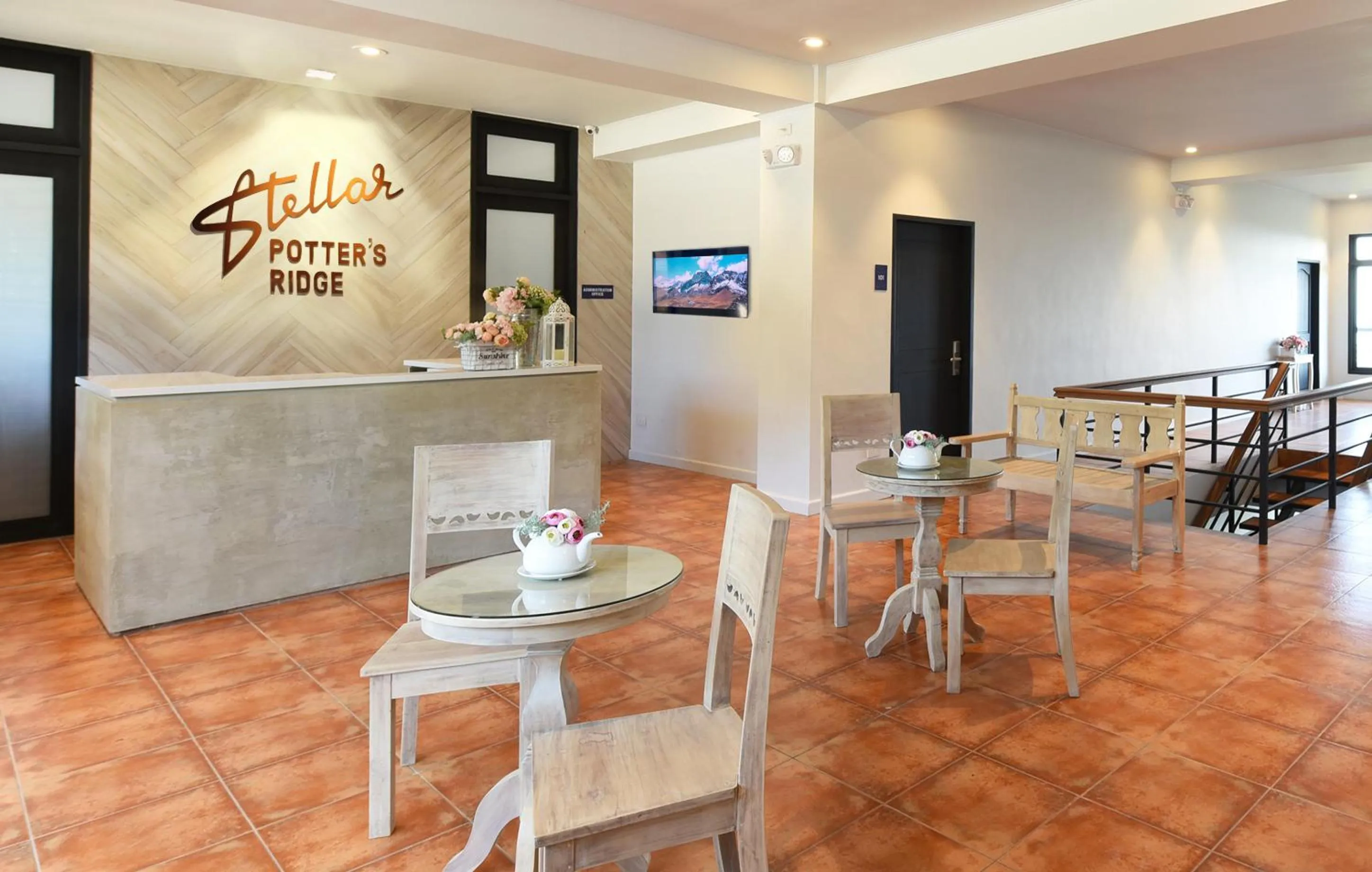 Seating area in Stellar Potter's Ridge