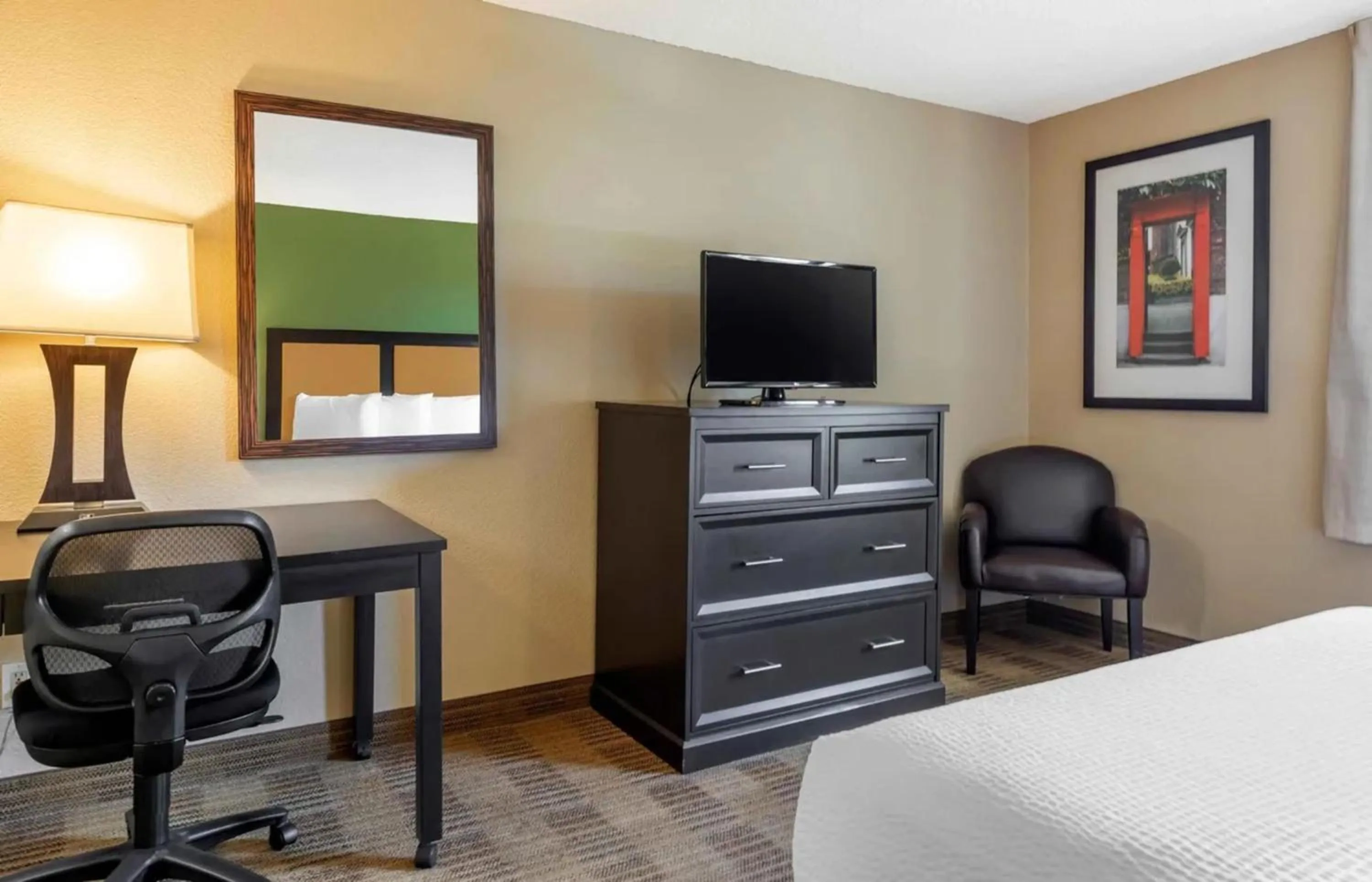 TV and multimedia, Bed in Relax Suites Extended Stay - La Mirada