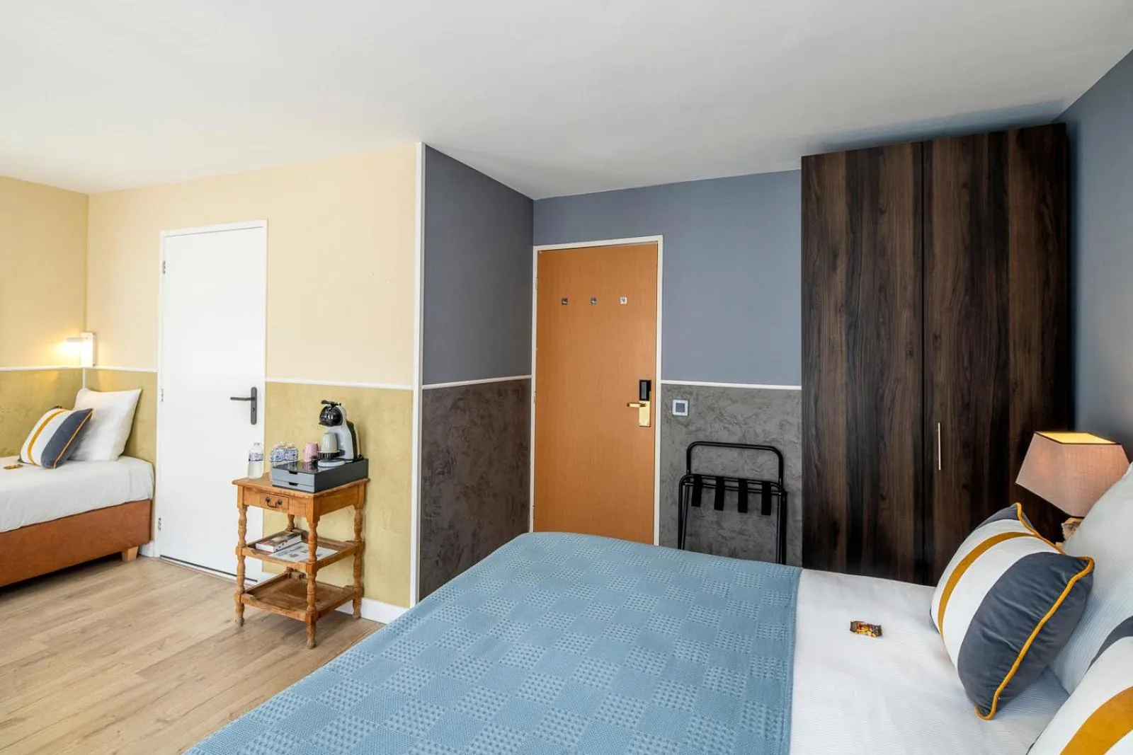 Coffee/tea facilities, Bed in Jupiter Hotel