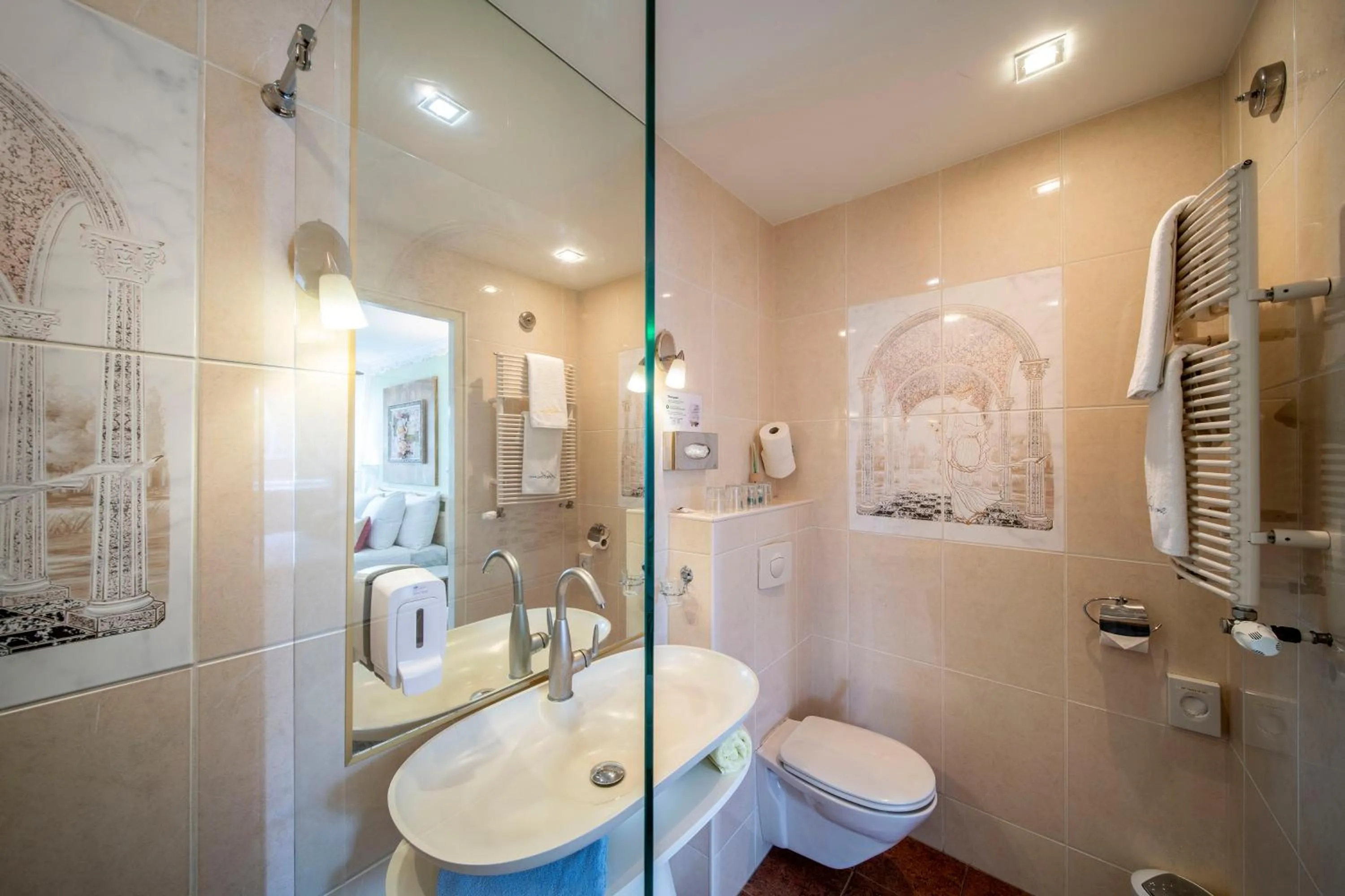 Bathroom in Jupiter Hotel