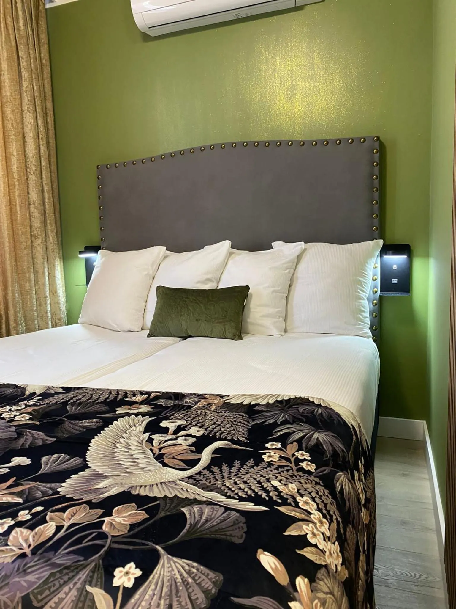 Bed in Jupiter Hotel