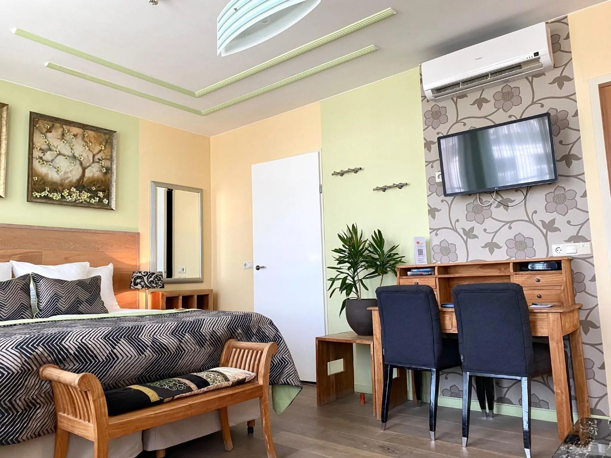 TV and multimedia in Jupiter Hotel