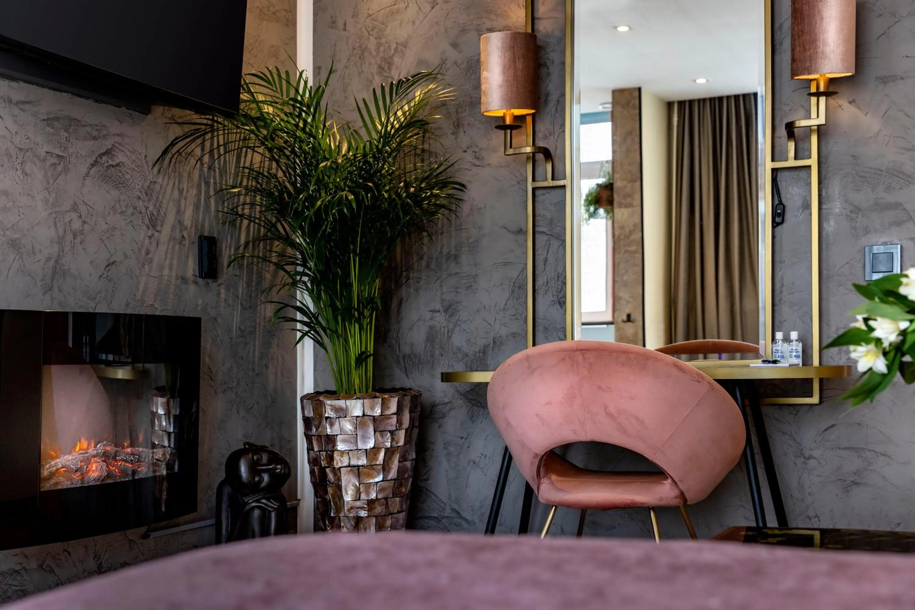 Seating area in Jupiter Hotel