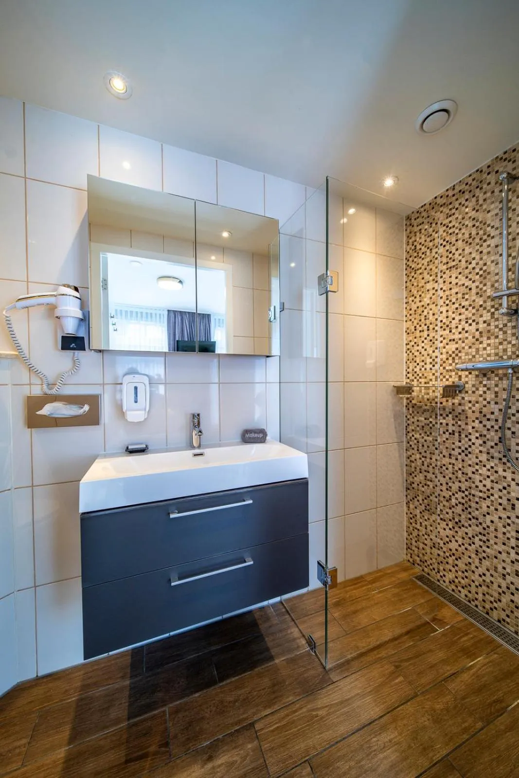 Bathroom in Jupiter Hotel