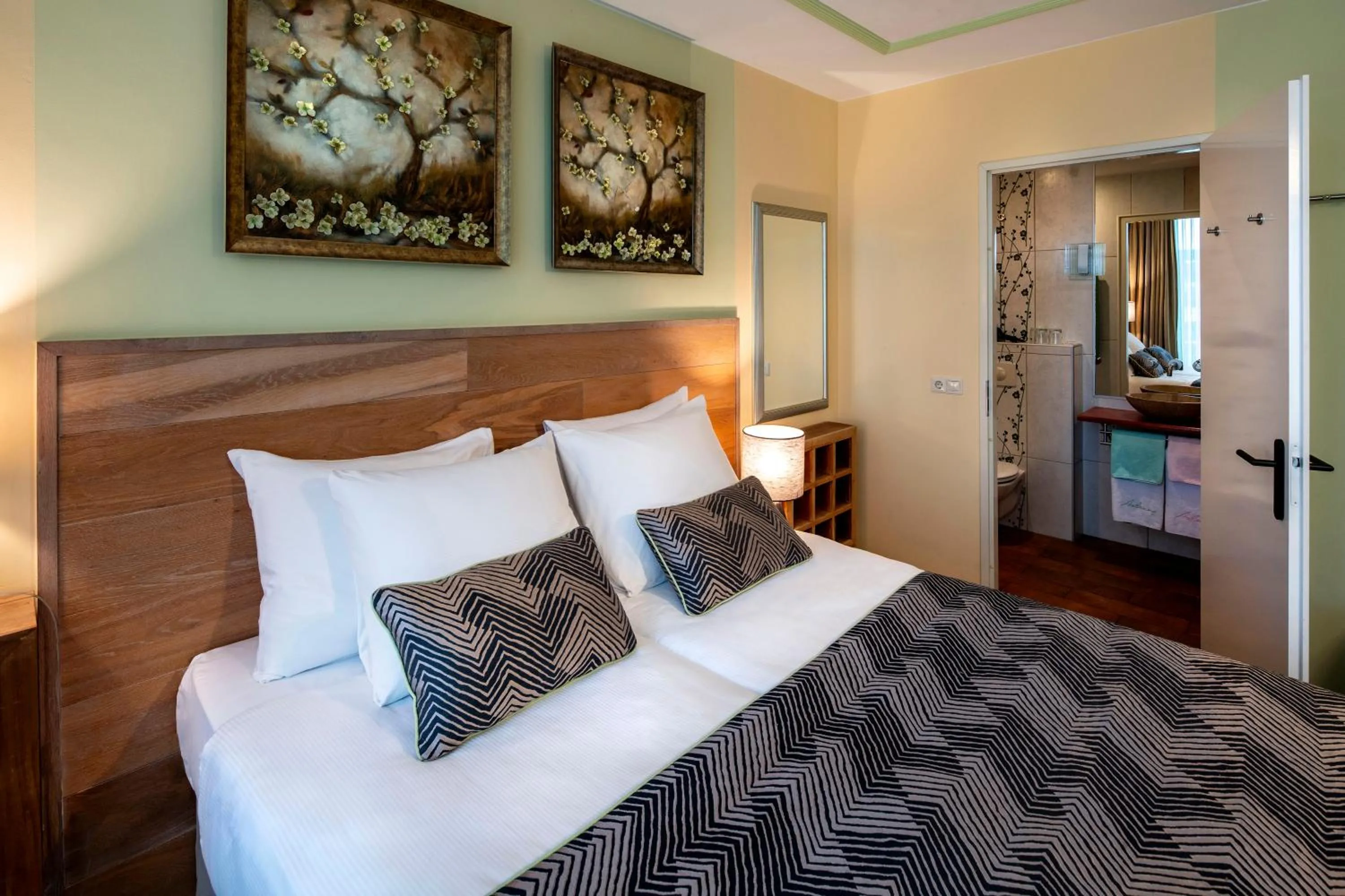 Bed in Jupiter Hotel