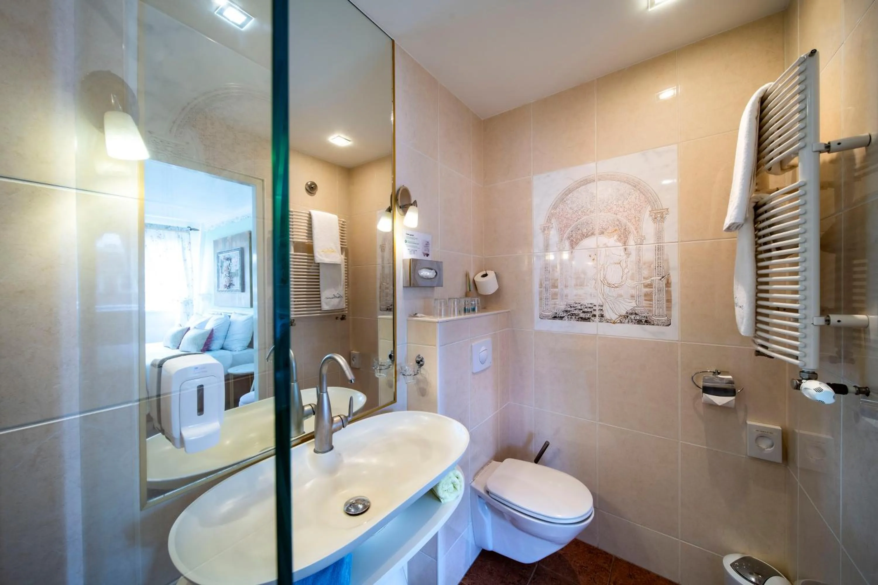 Bathroom in Jupiter Hotel