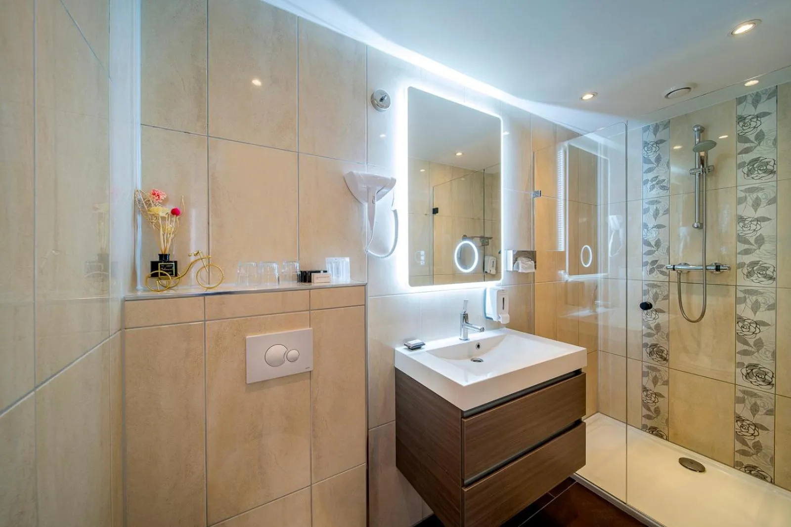 Bathroom in Jupiter Hotel