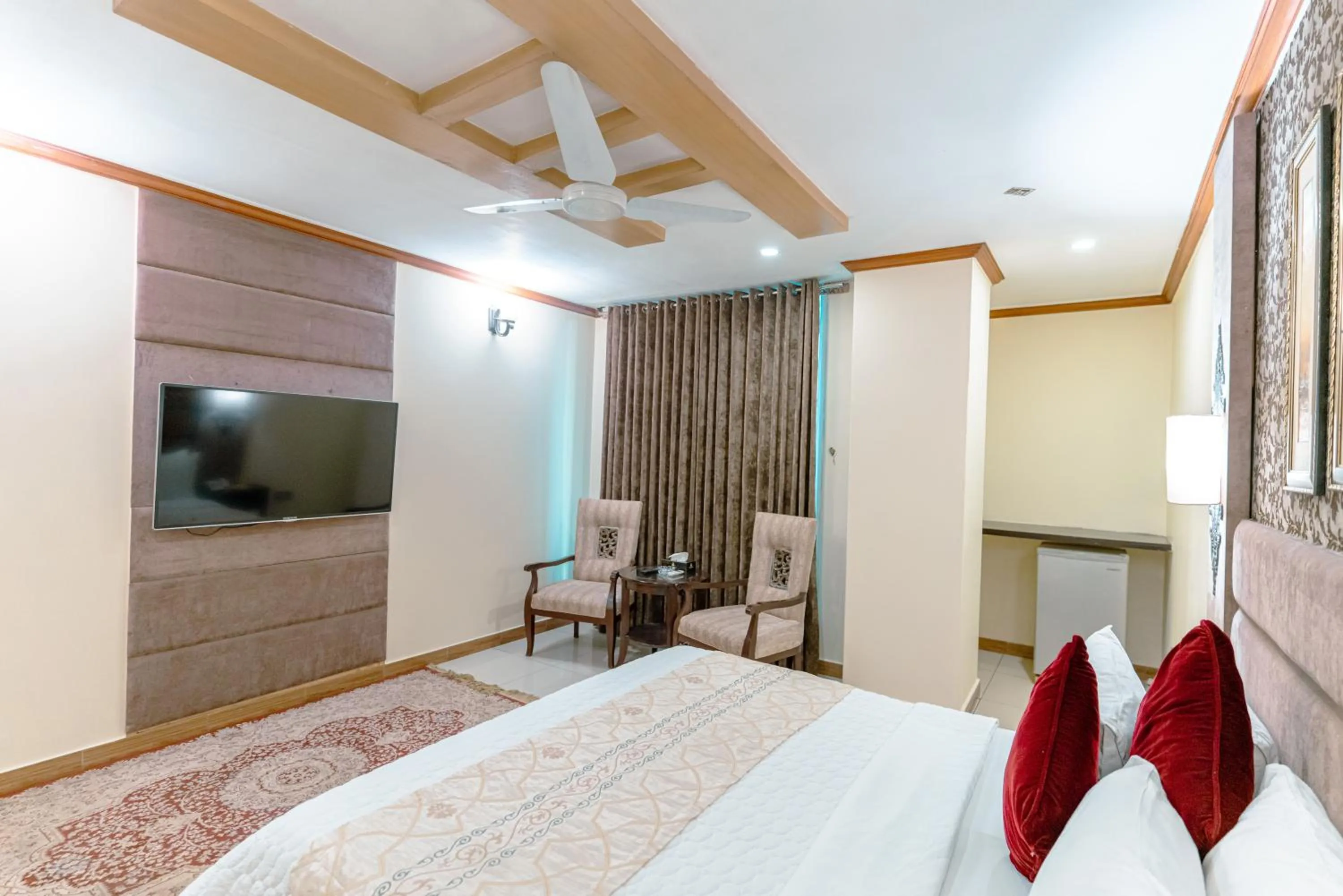 Bed in Shelton's Rezidor Peshawar