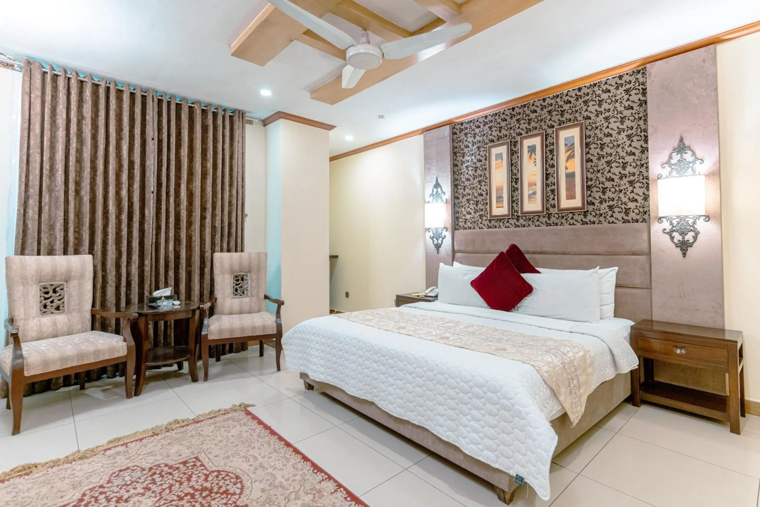 Bed in Shelton's Rezidor Peshawar