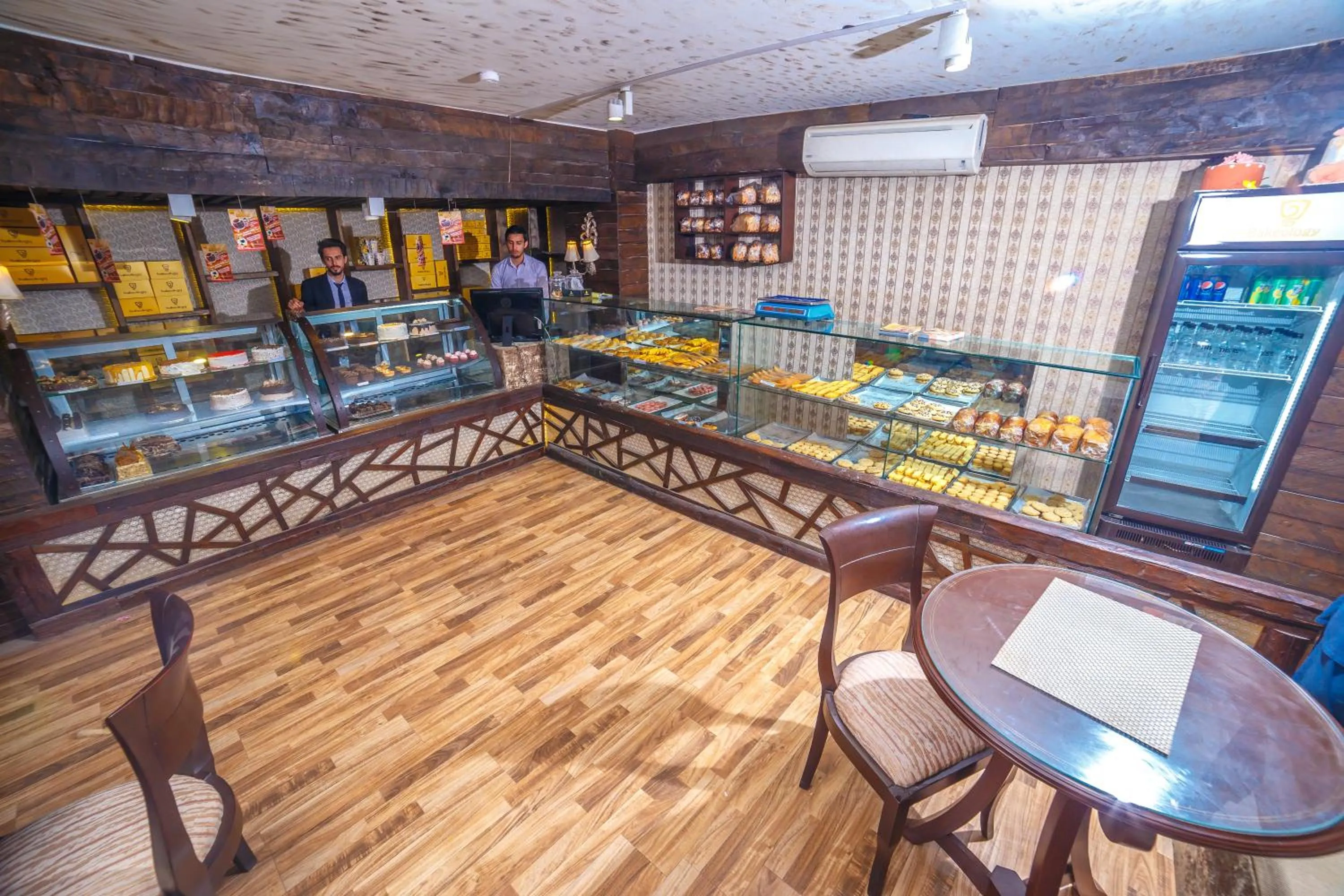 Restaurant/places to eat in Shelton's Rezidor Peshawar