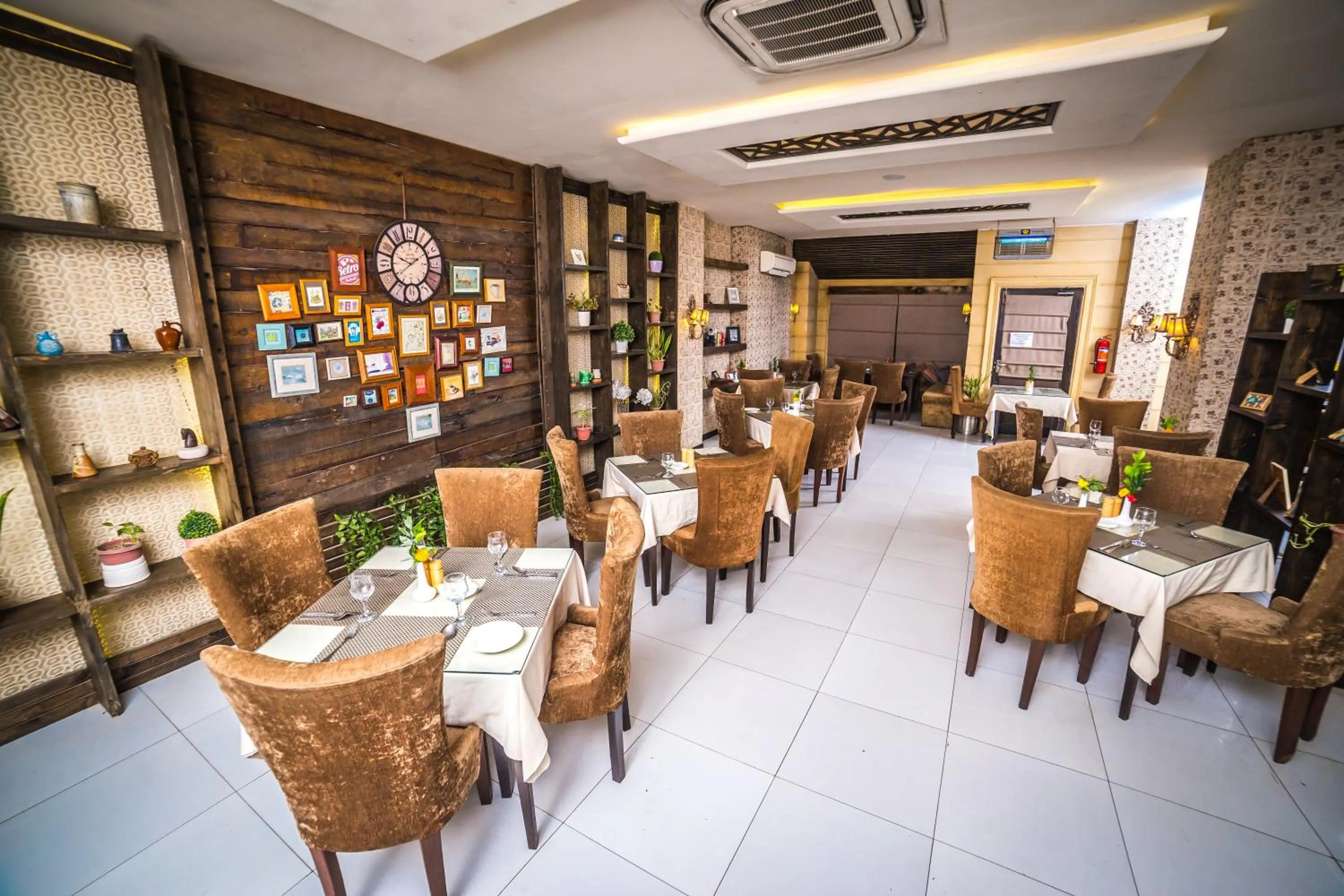 Restaurant/places to eat in Shelton's Rezidor Peshawar