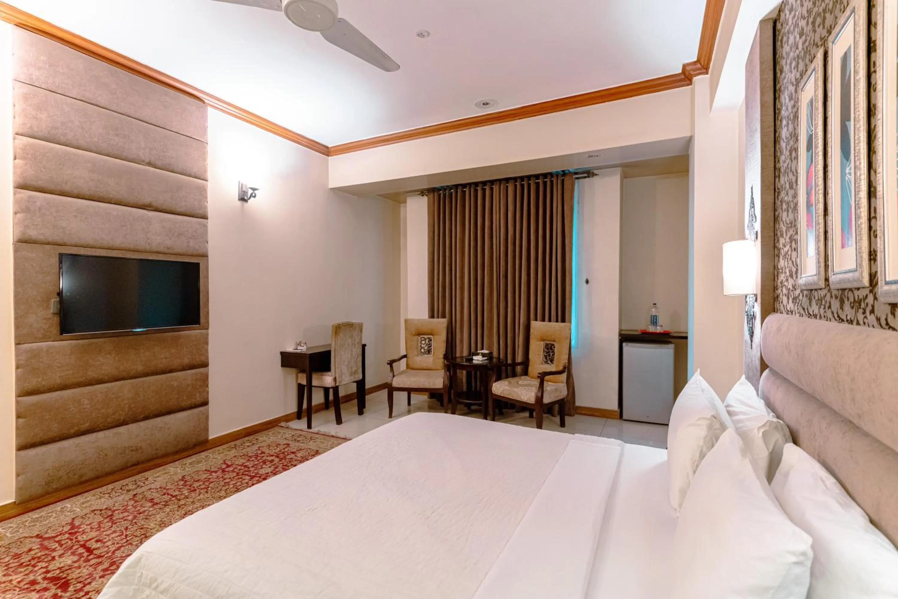 Bed in Shelton's Rezidor Peshawar