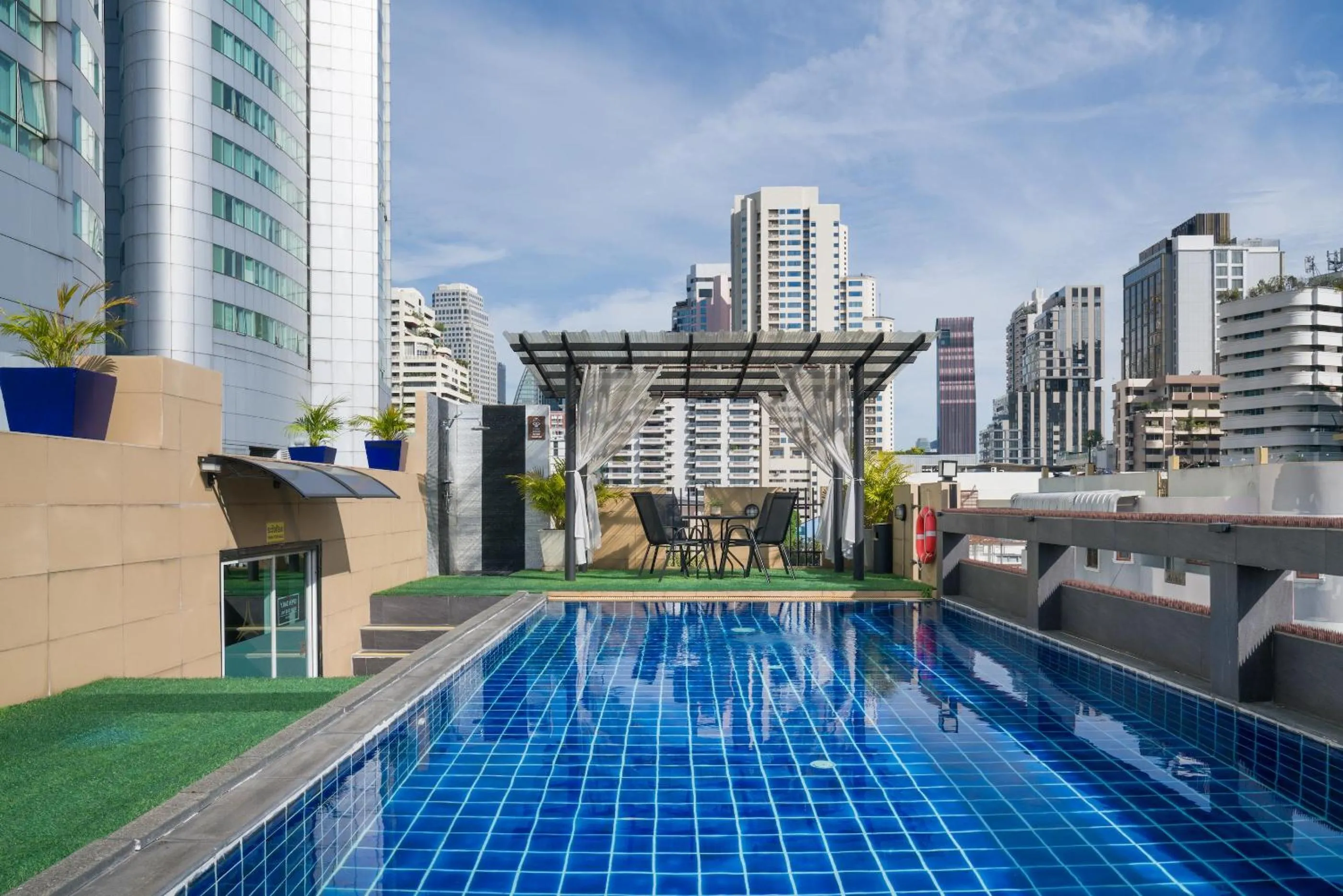Pool view in Aspira Suites Sukhumvit 20