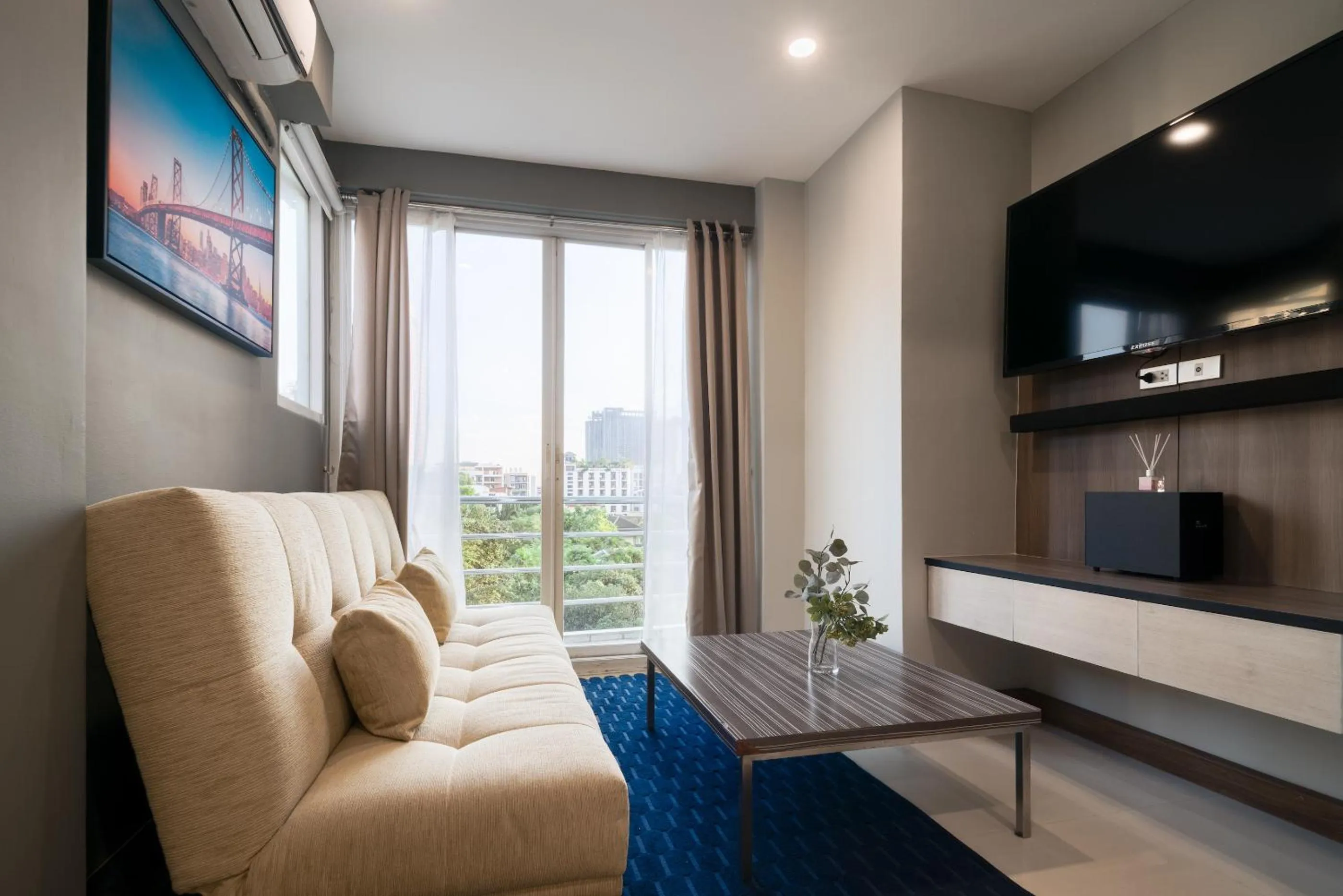 TV and multimedia in Aspira Suites Sukhumvit 20