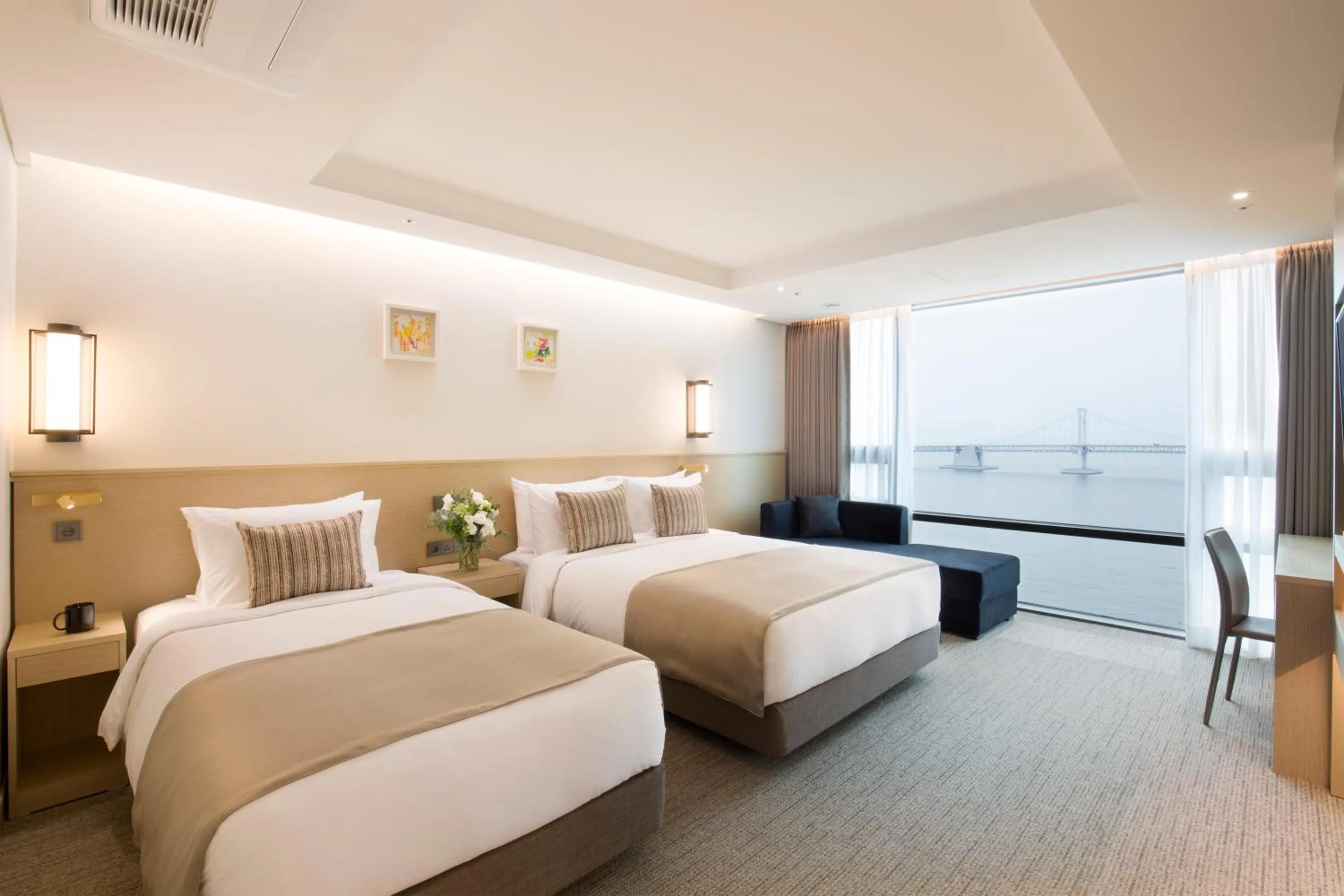 Bed in Hotel Central Bay