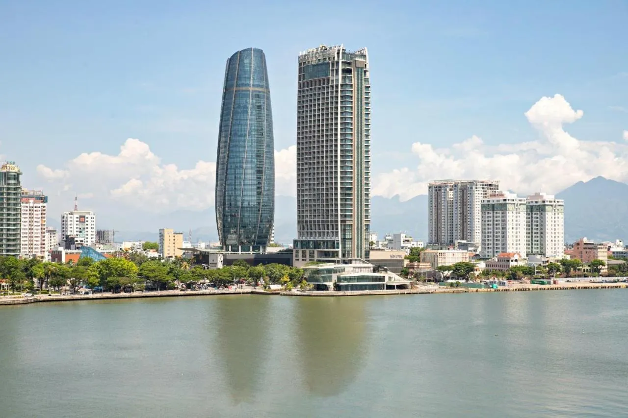 Salem Riverside Hotel Room