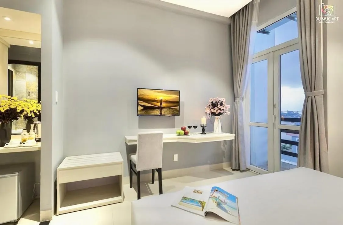 Bed in Salem Riverside Hotel Room