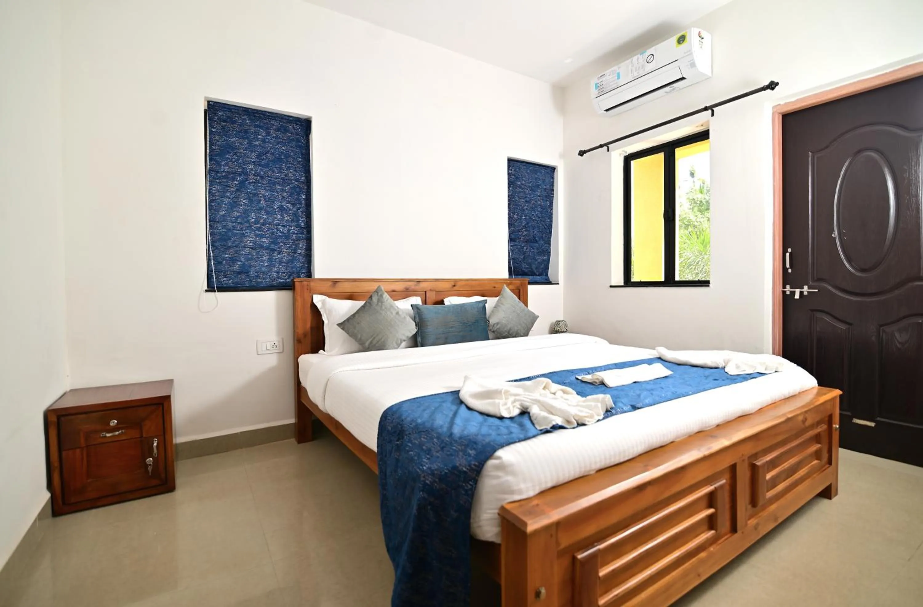 Bed in Q lite Calangute