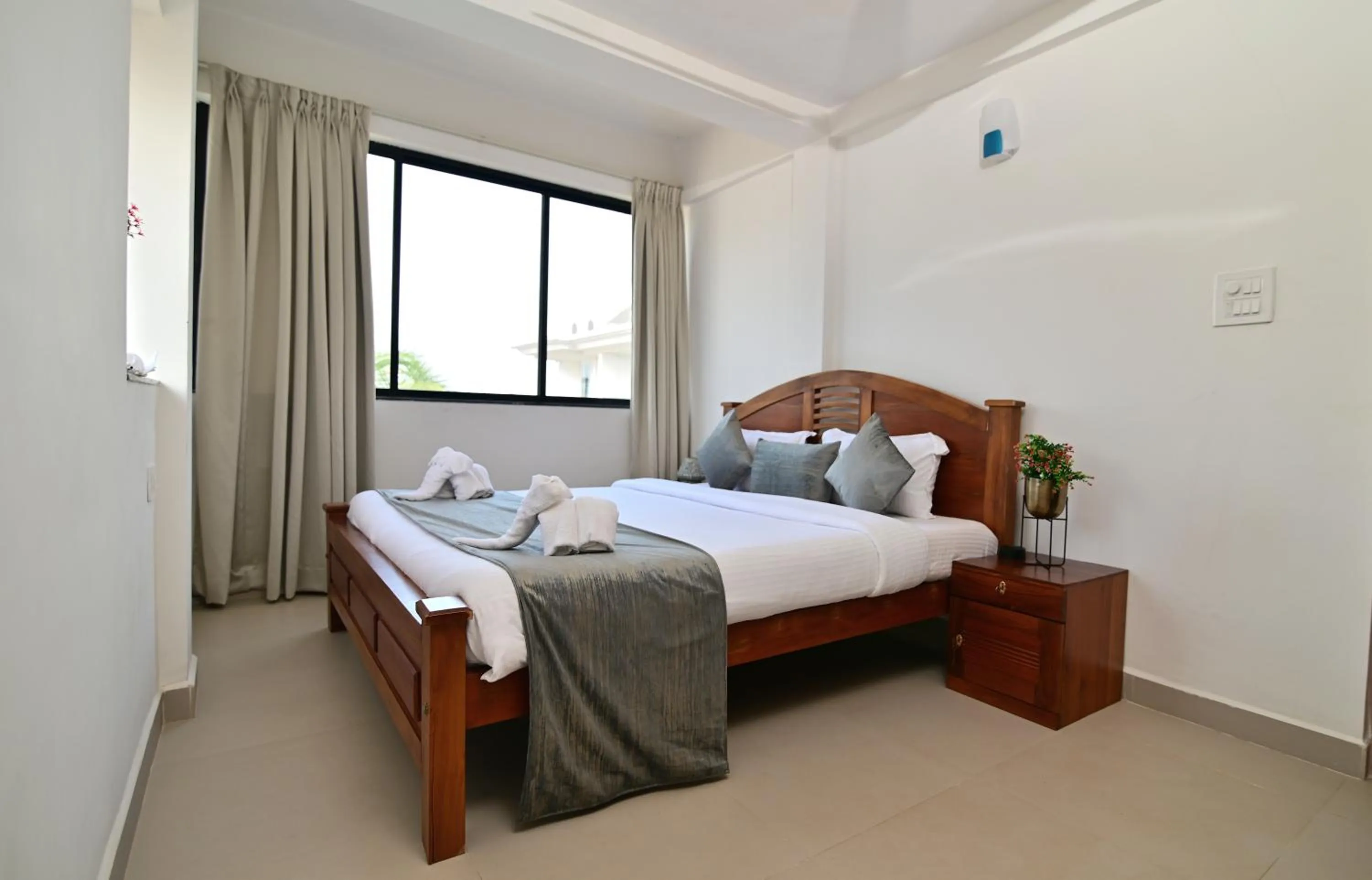 Bed in Q lite Calangute