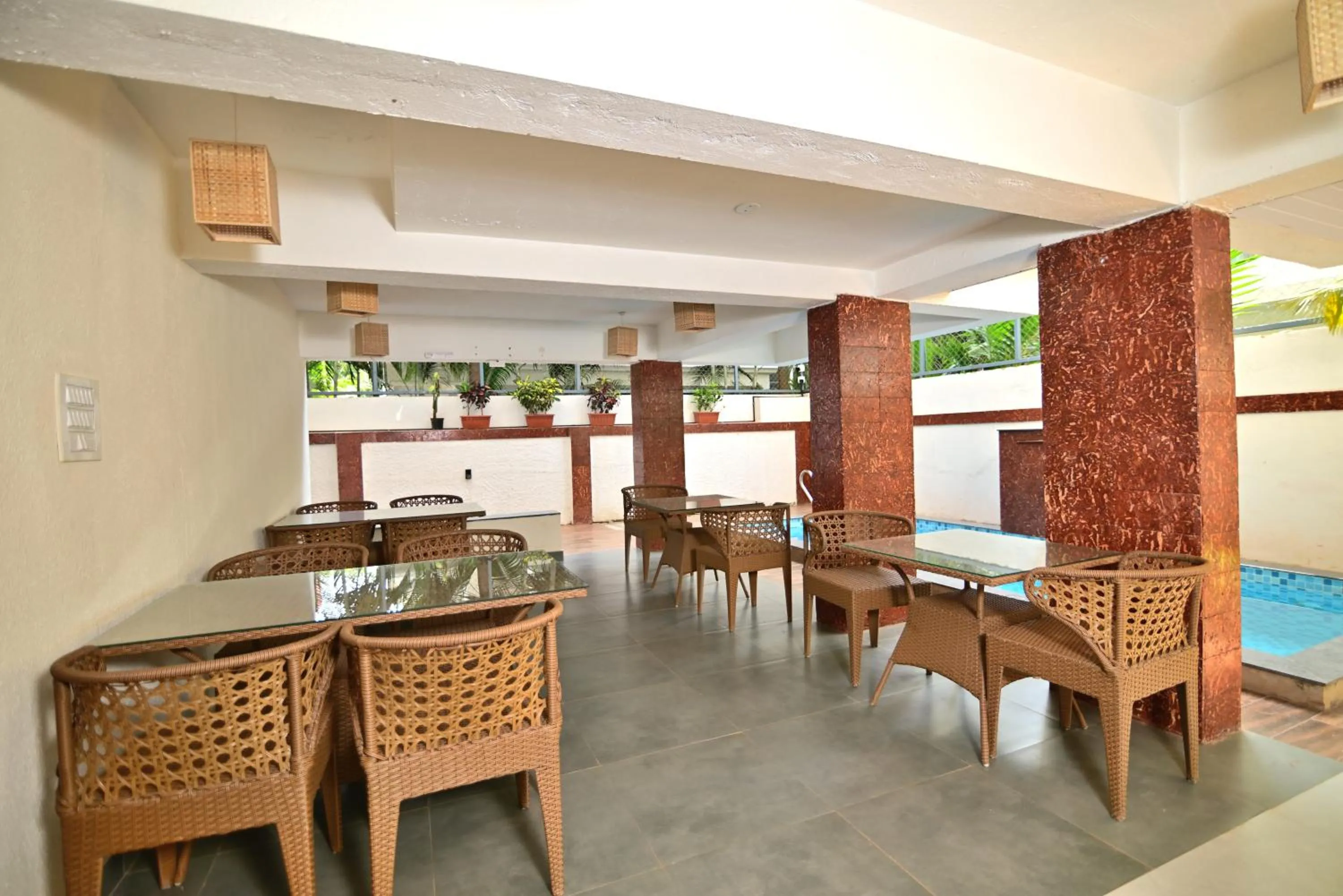 Restaurant/places to eat in Q lite Calangute