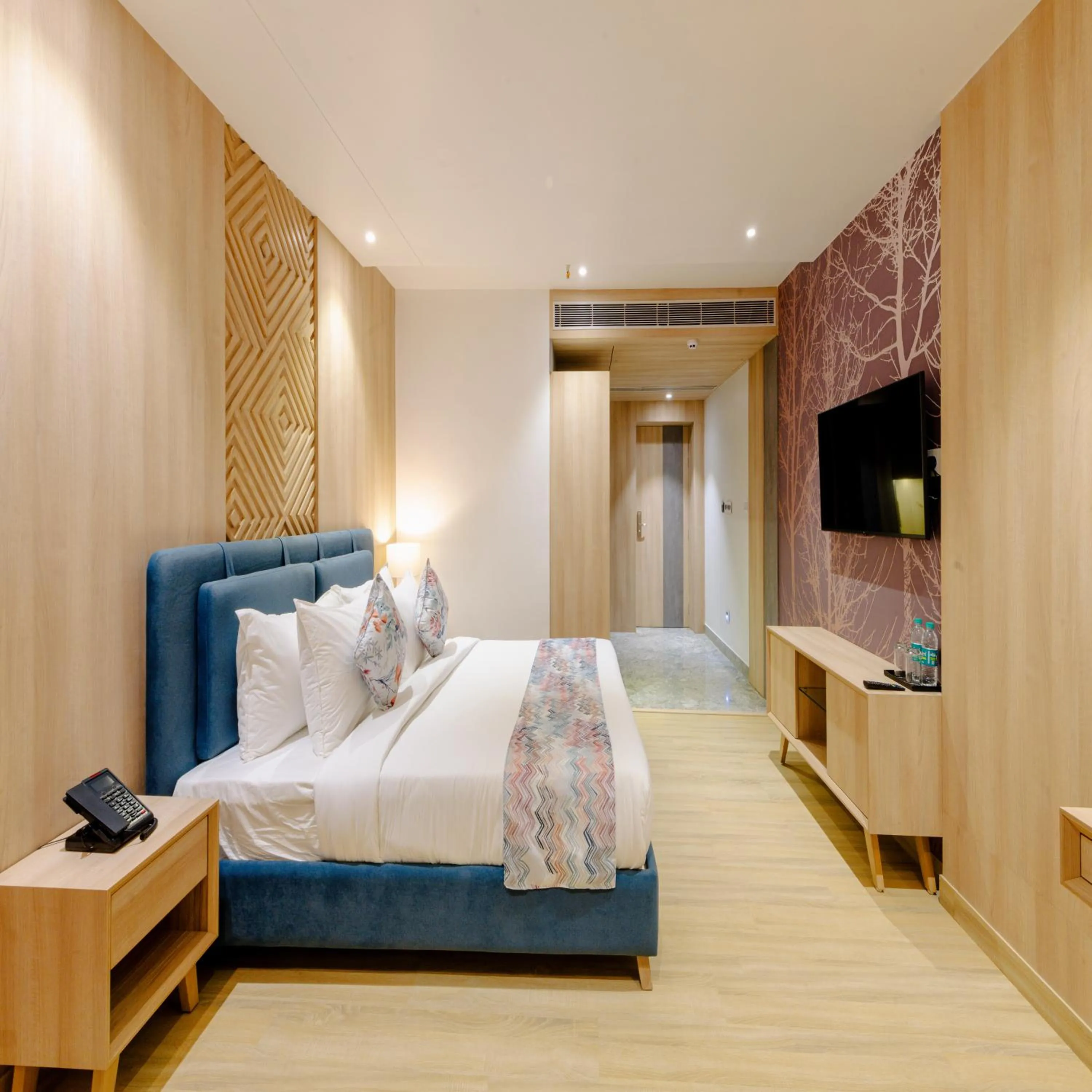 Bedroom, Bed in Signature Hotel