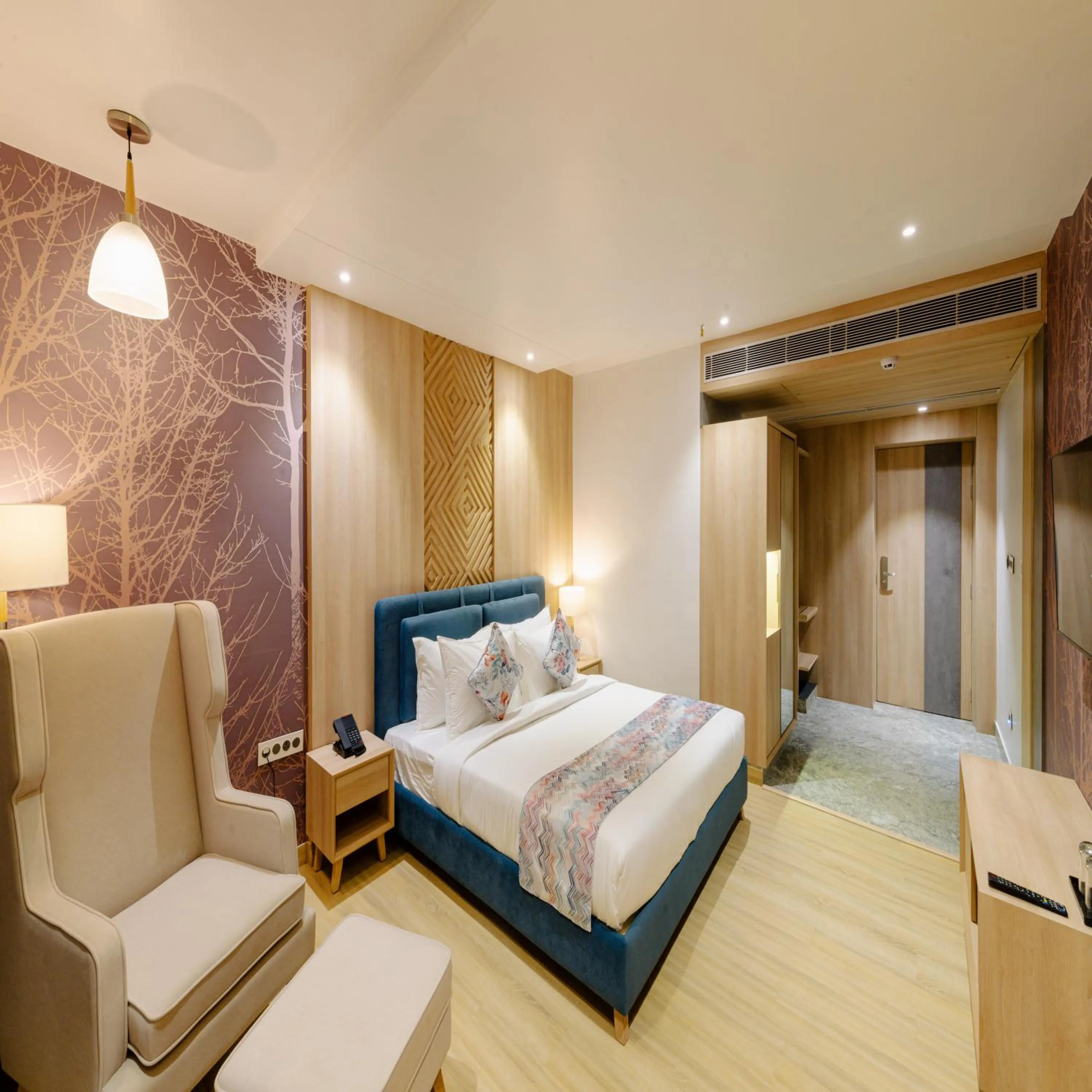 Bedroom, Bed in Signature Hotel