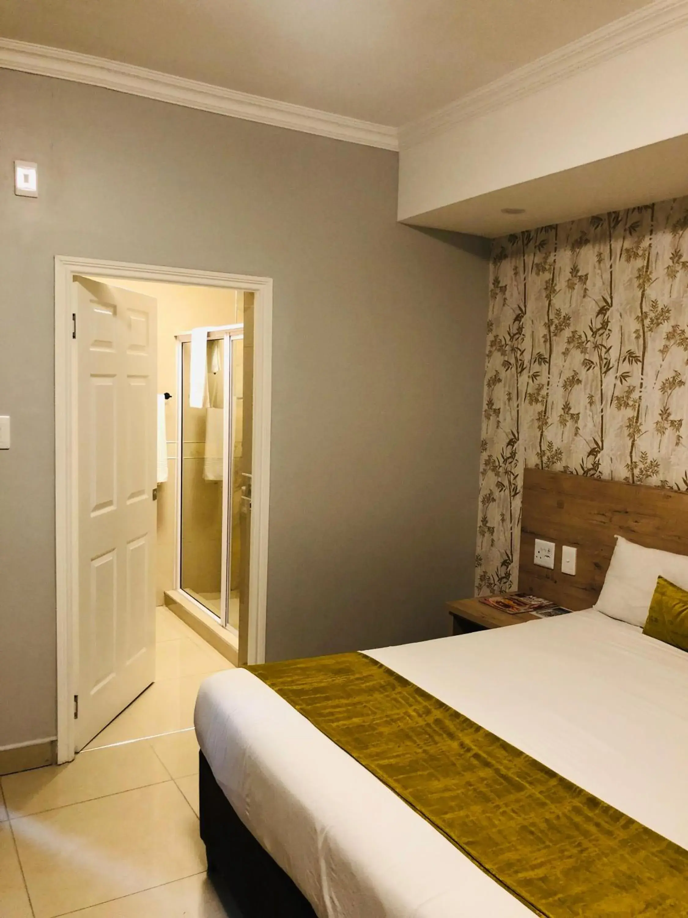 Deluxe Double Room in Bayside Self Catering and Hotel 14 Monty Naicker Pinestreet Durban Deluxe Double Room in Bayside Self Catering and Hotel 14 Monty Naicker Pinestreet Durban