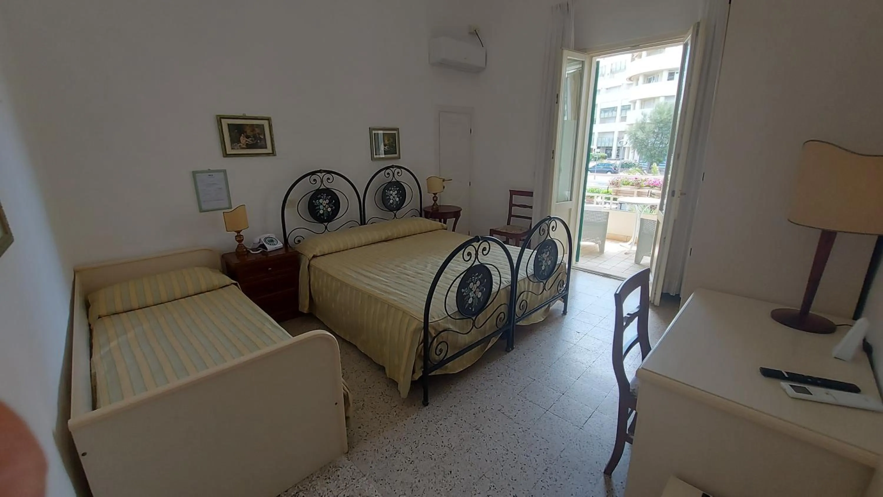 Bed in Albergo Regina