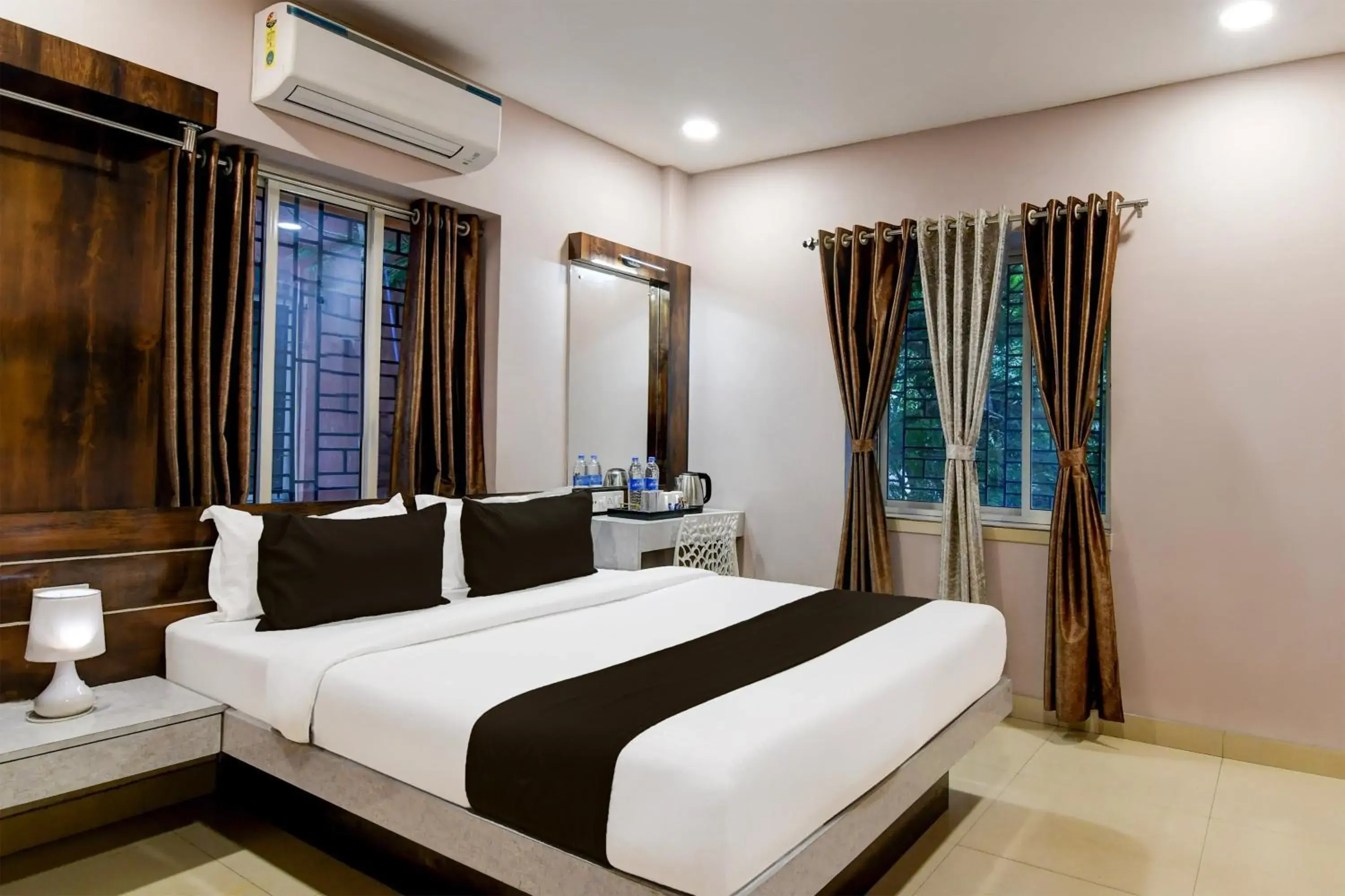 Super Collection O New Town Near OM Sweets Formerly Shiva Inn Super Collection O New Town Near OM Sweets Formerly Shiva Inn