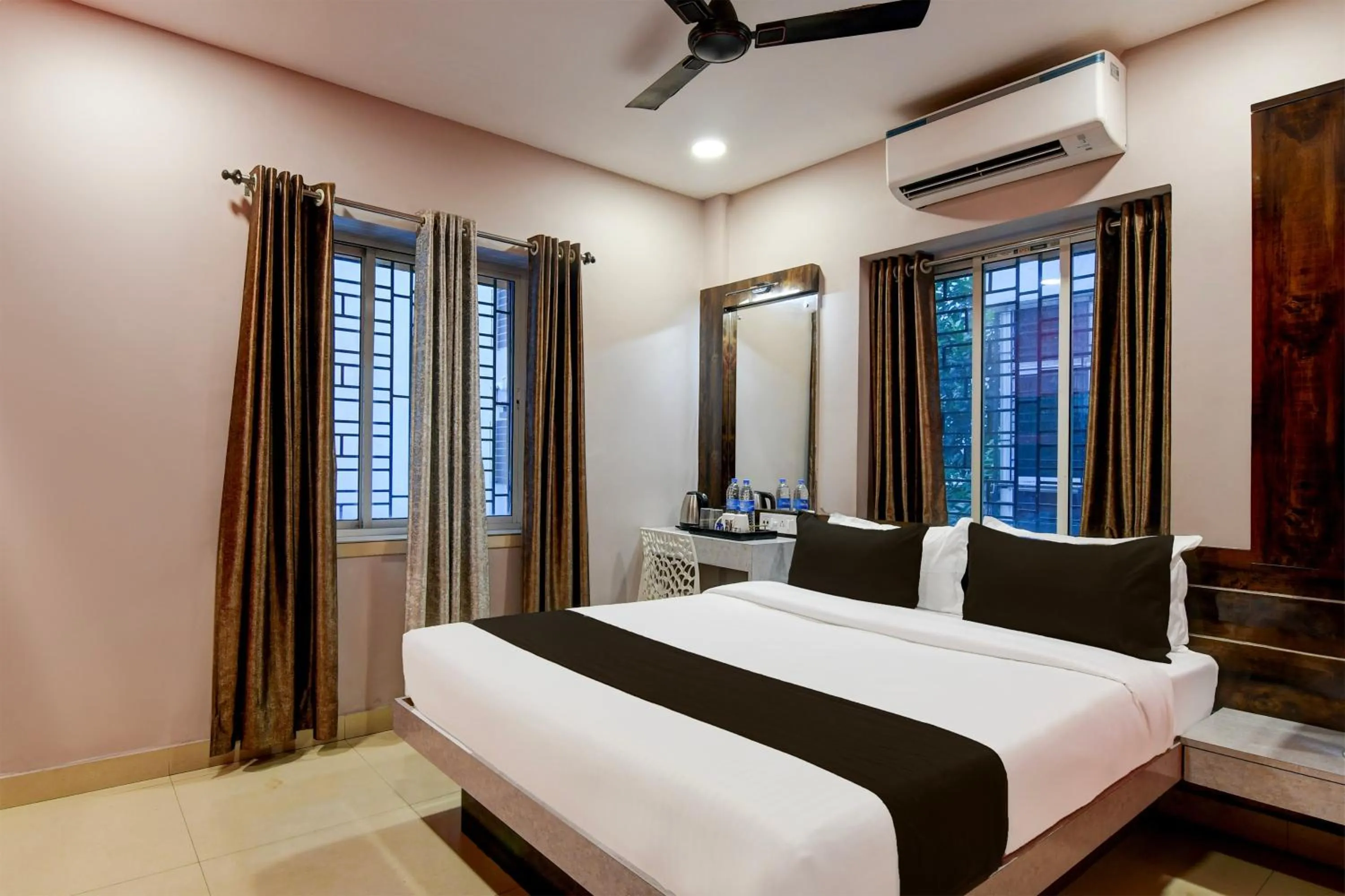 Bedroom, Bed in Super Collection O New Town Near OM Sweets Formerly Shiva Inn