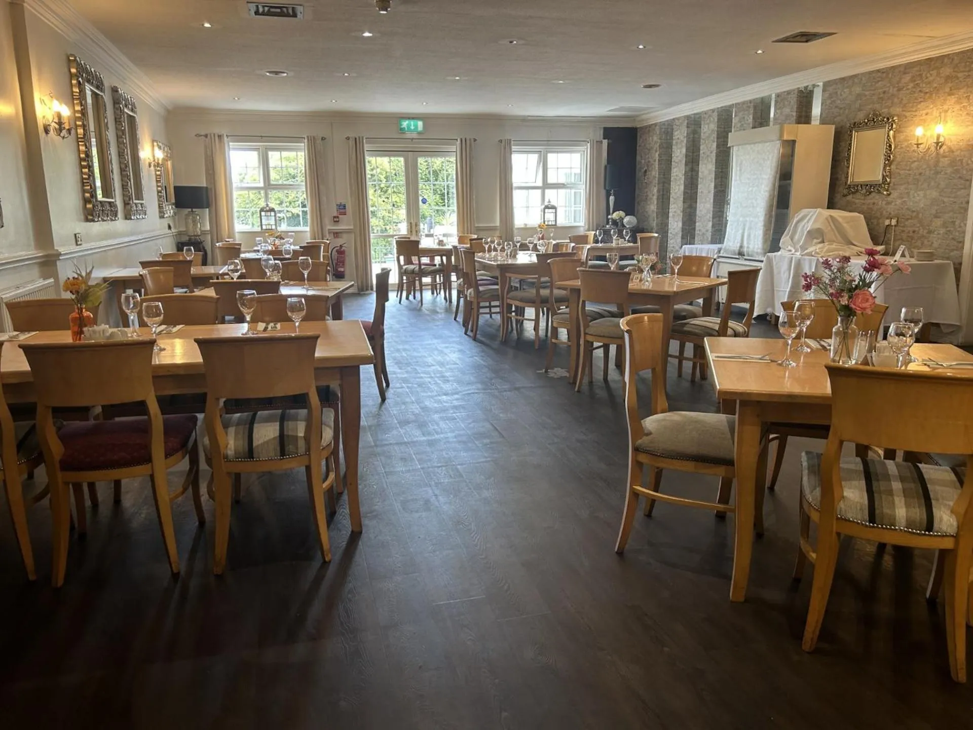 Restaurant/places to eat in Drummond Hotel