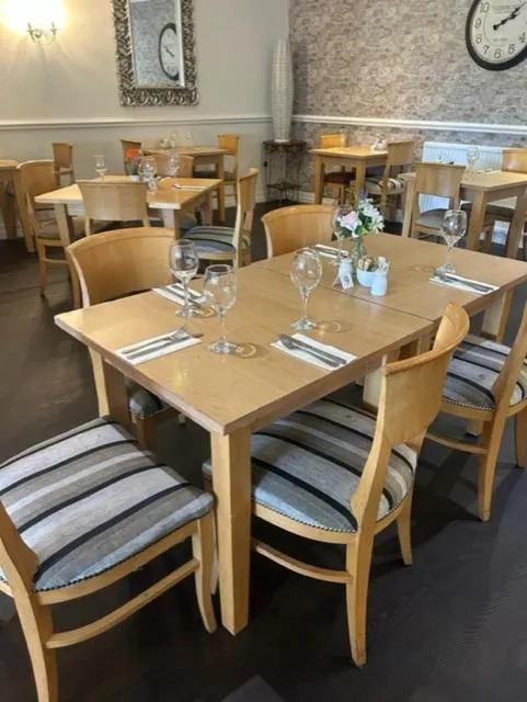 Restaurant/places to eat in Drummond Hotel