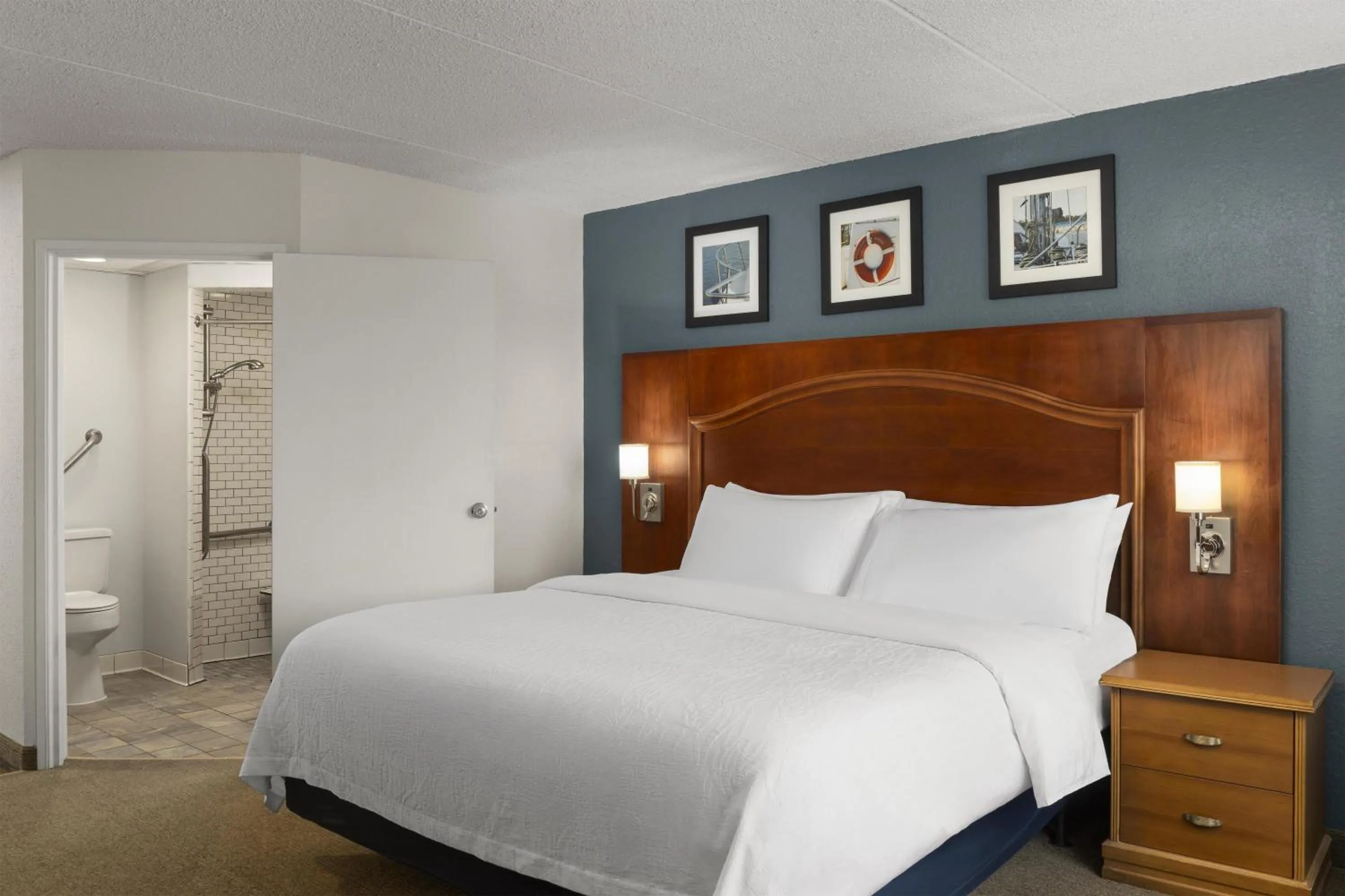 Bedroom, Bed in Harbor Town Inn, BW Signature Collection