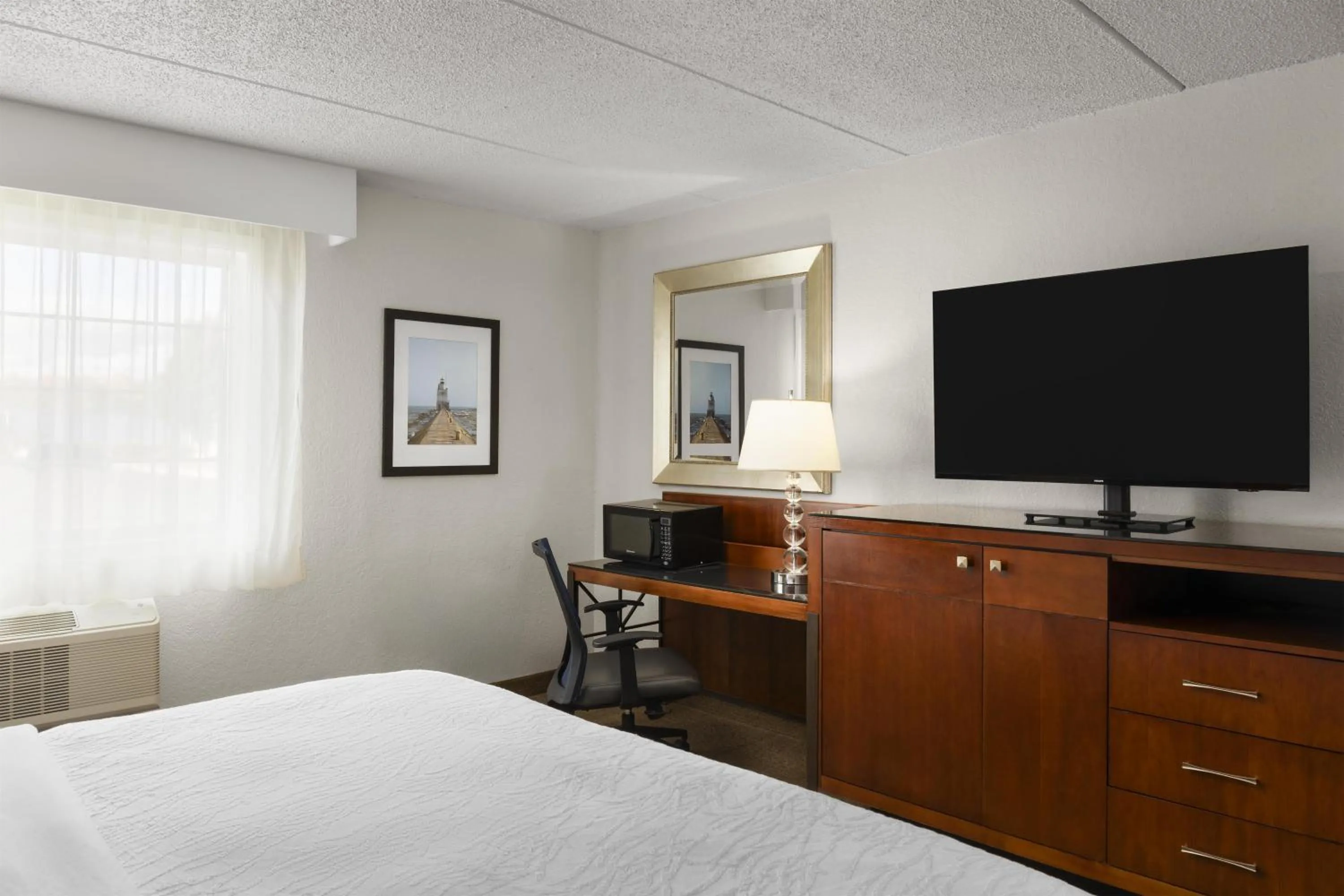 Bedroom, Bed in Harbor Town Inn, BW Signature Collection