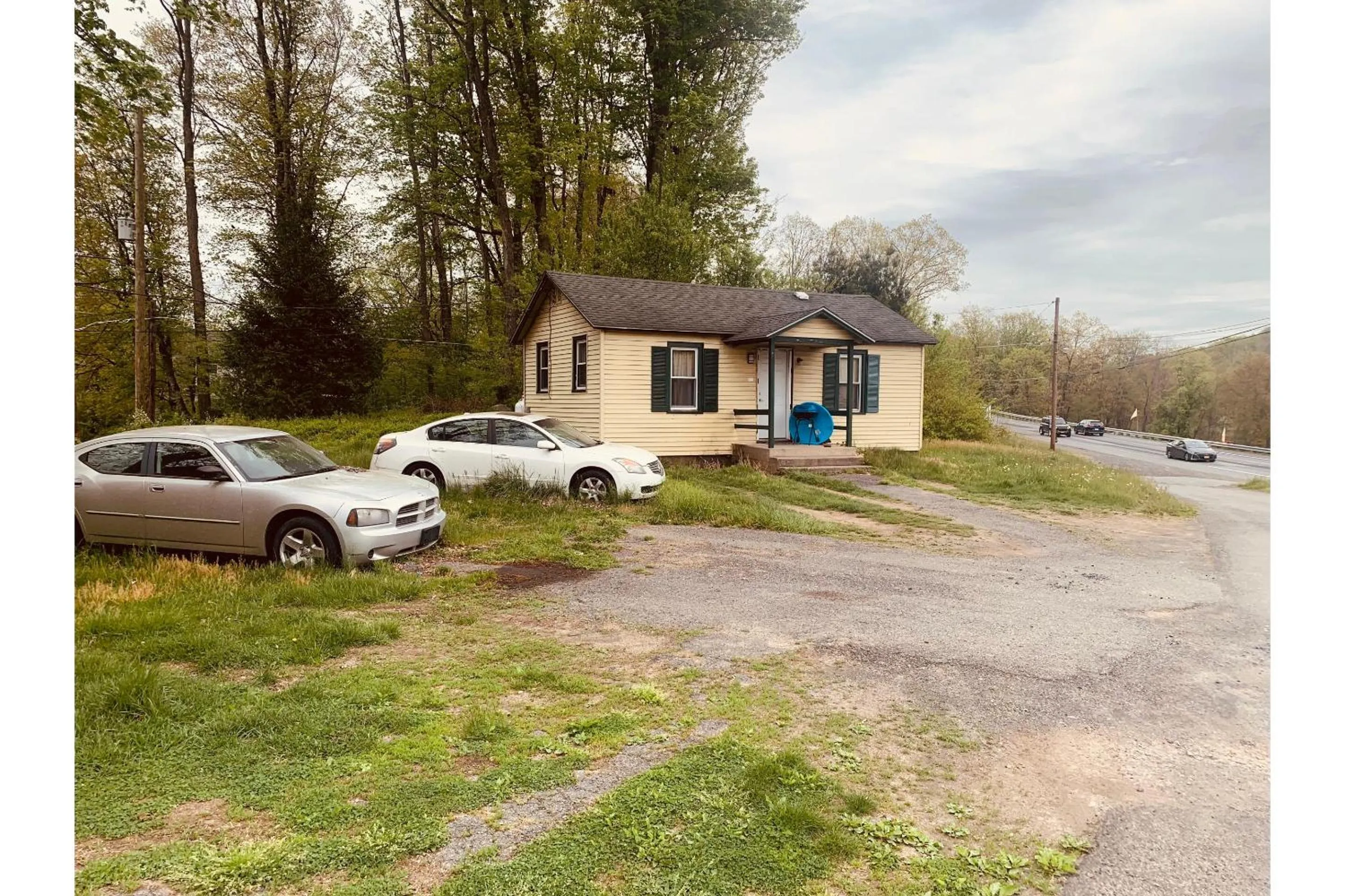 Bedroom in Werry's Cottages and Pub By OYO East Stroudsborg - Weekly Stays