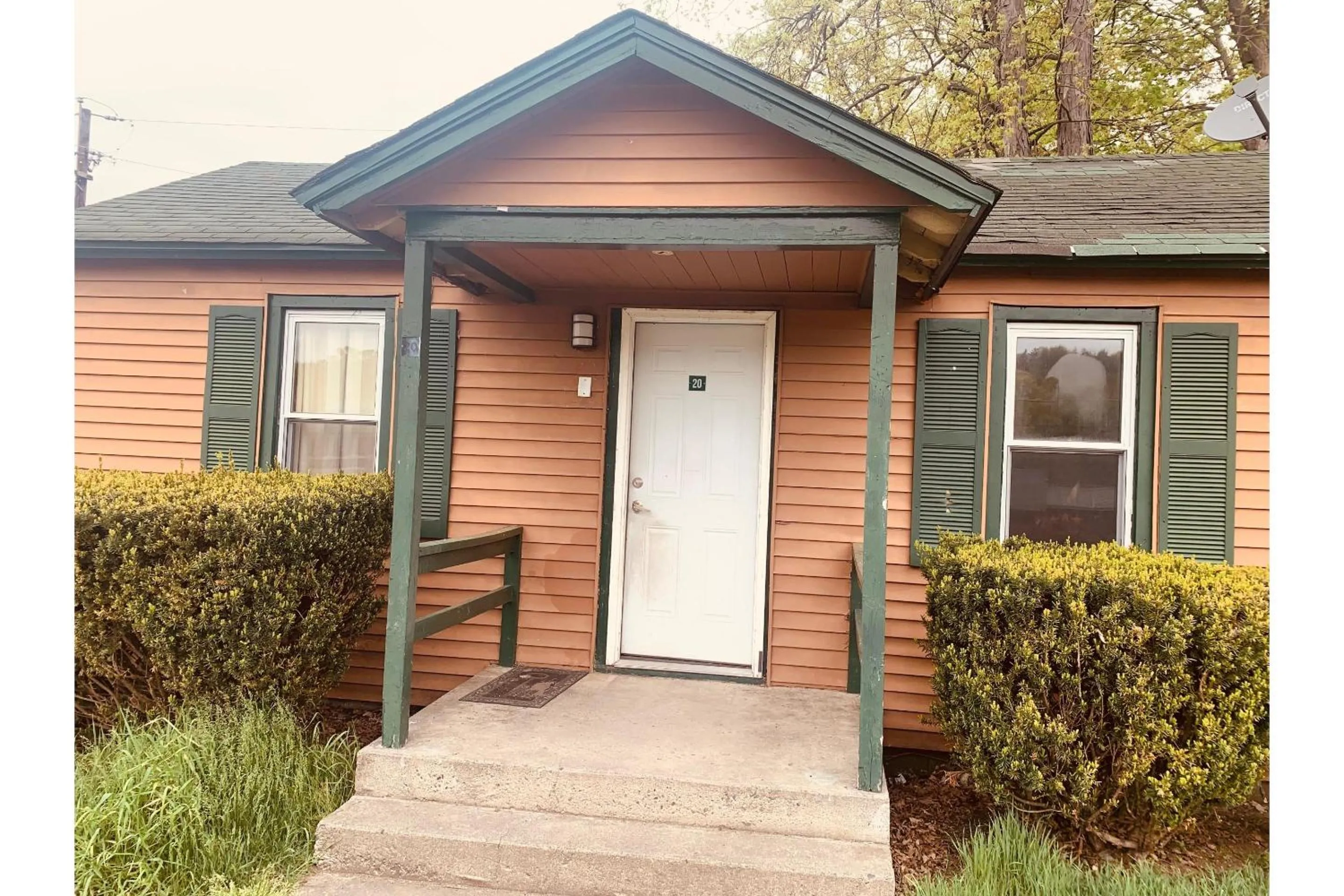 Bedroom in Werry's Cottages and Pub By OYO East Stroudsborg - Weekly Stays
