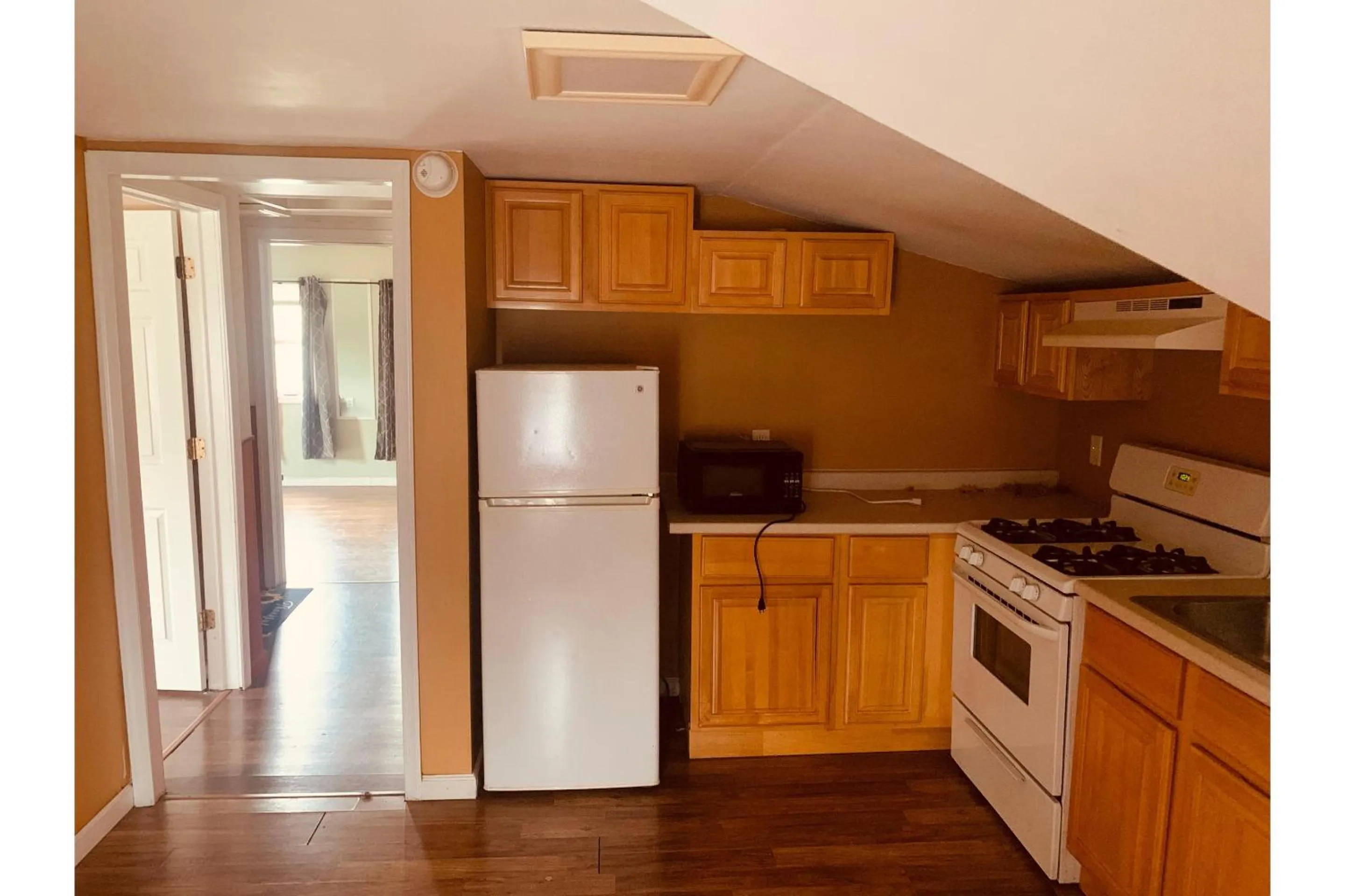 Bedroom in Werry's Cottages and Pub By OYO East Stroudsborg - Weekly Stays