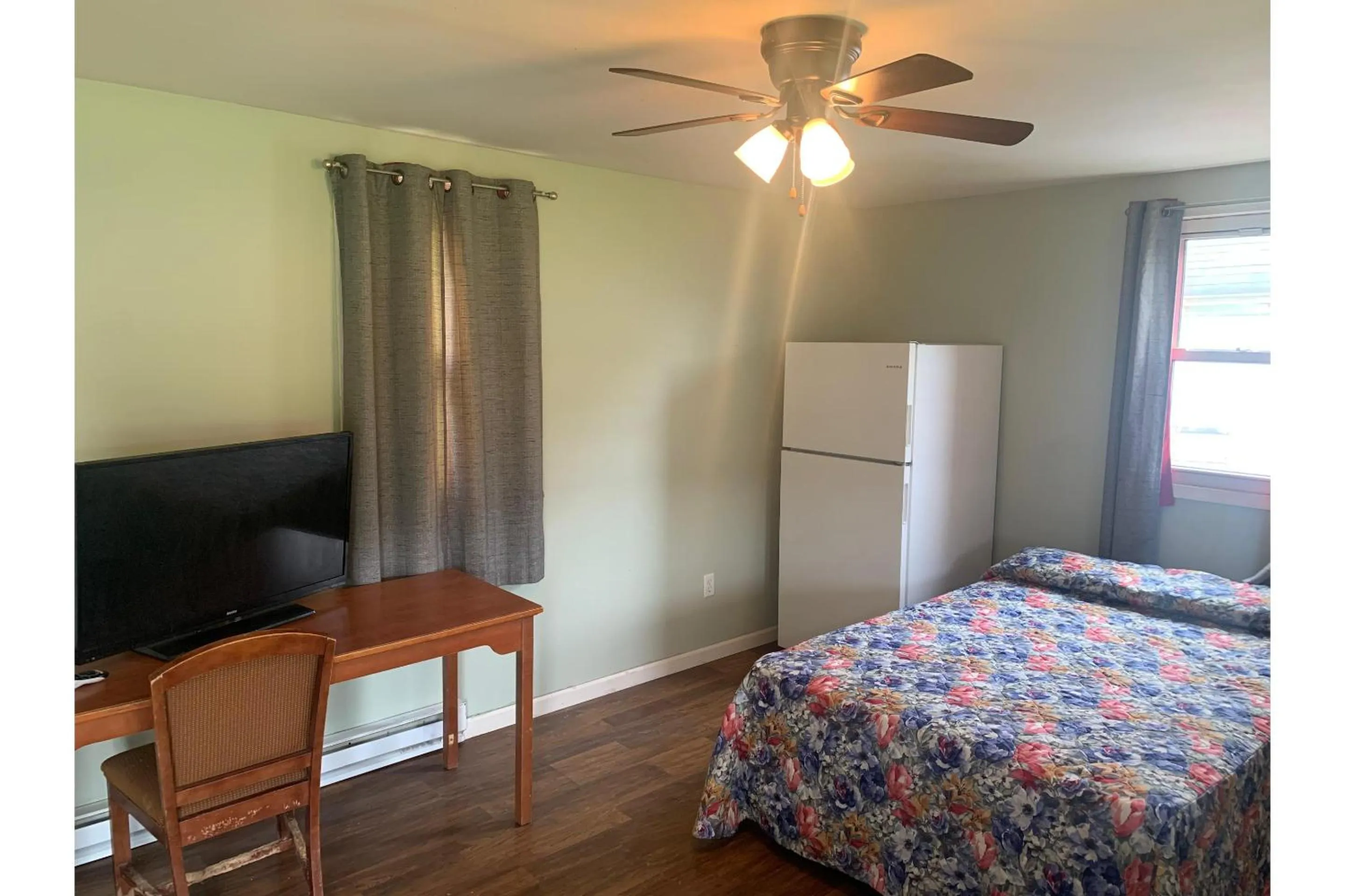 Bedroom, Bed in Werry's Cottages and Pub By OYO East Stroudsborg - Weekly Stays