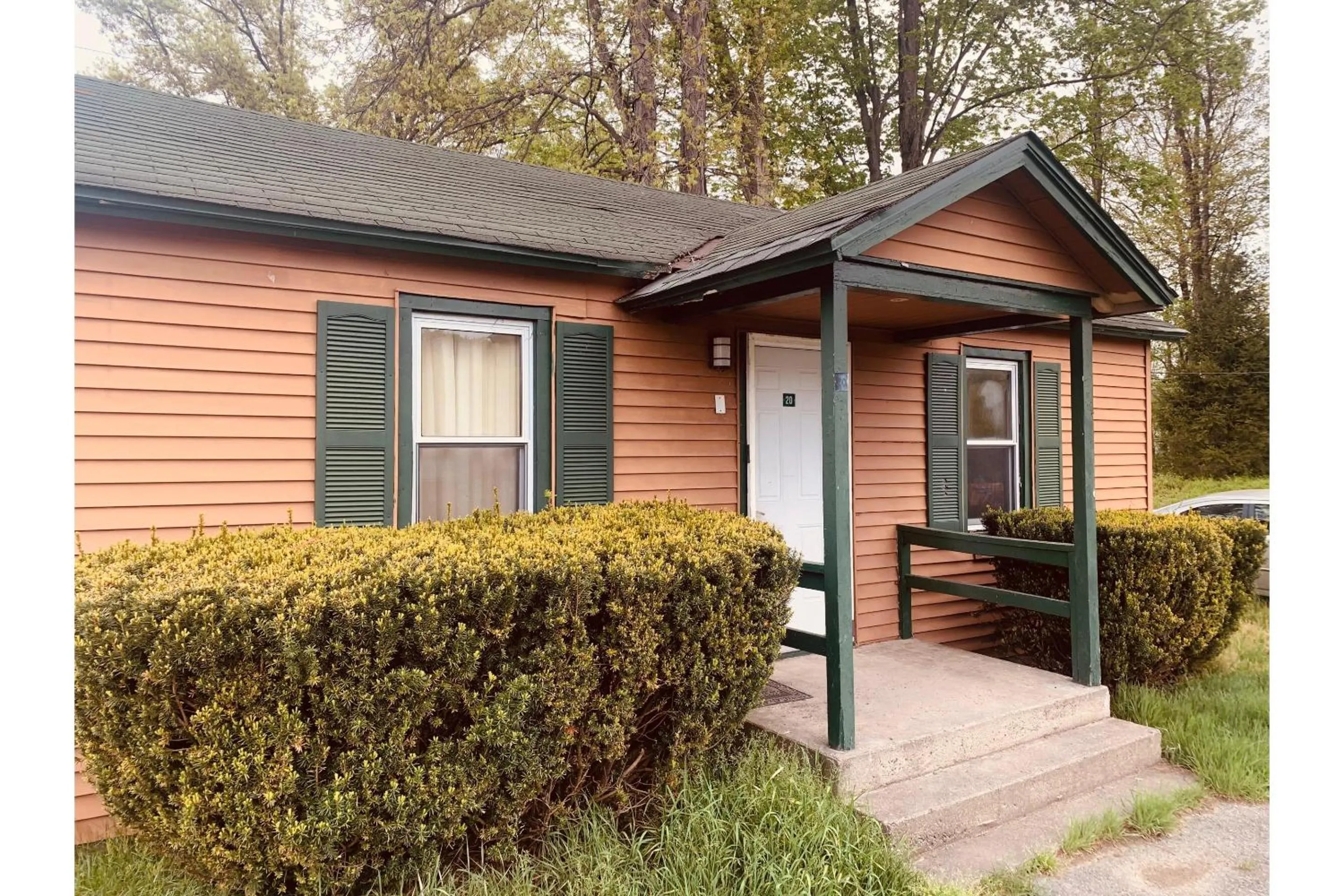 Bedroom in Werry's Cottages and Pub By OYO East Stroudsborg - Weekly Stays