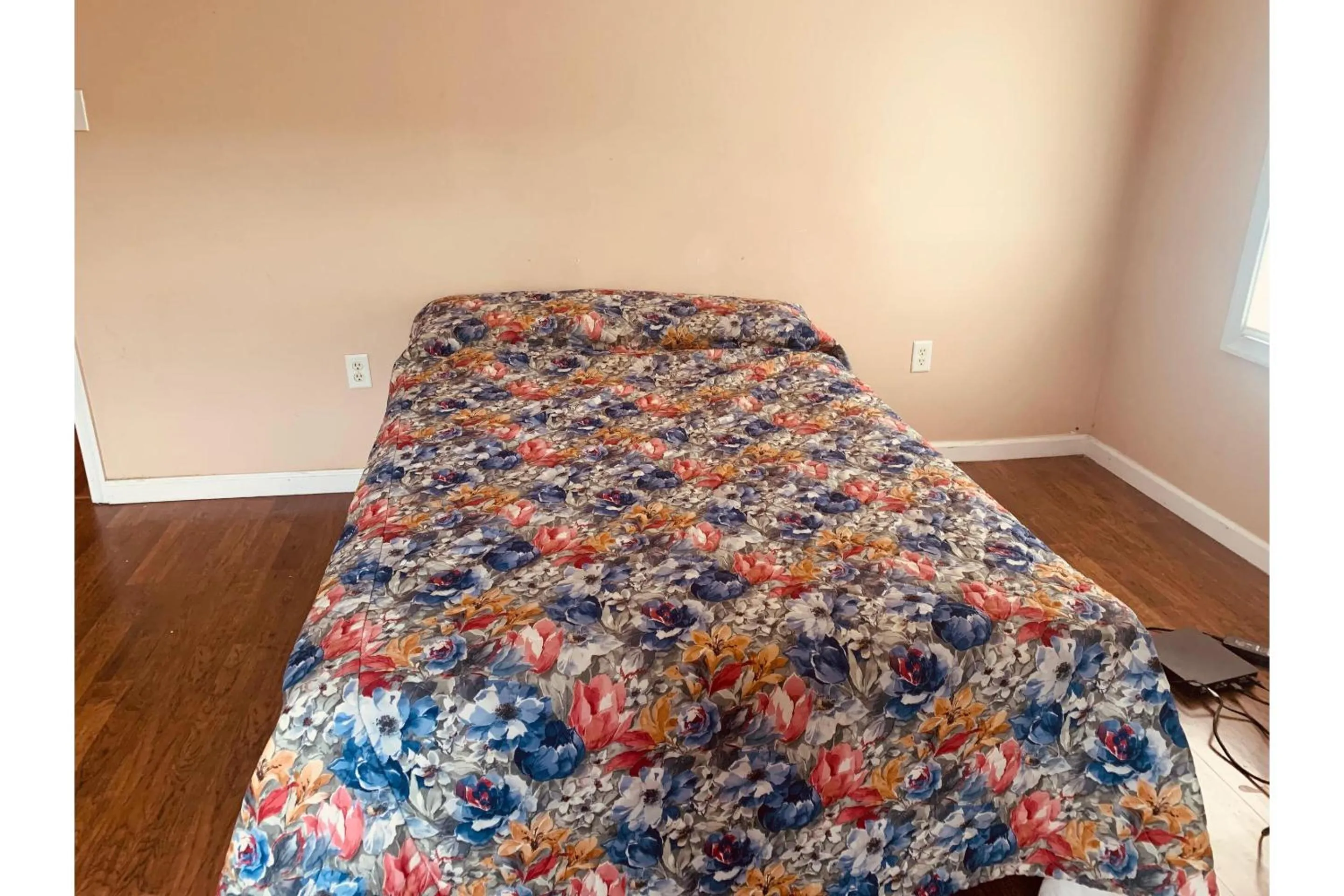 Bedroom, Bed in Werry's Cottages and Pub By OYO East Stroudsborg - Weekly Stays