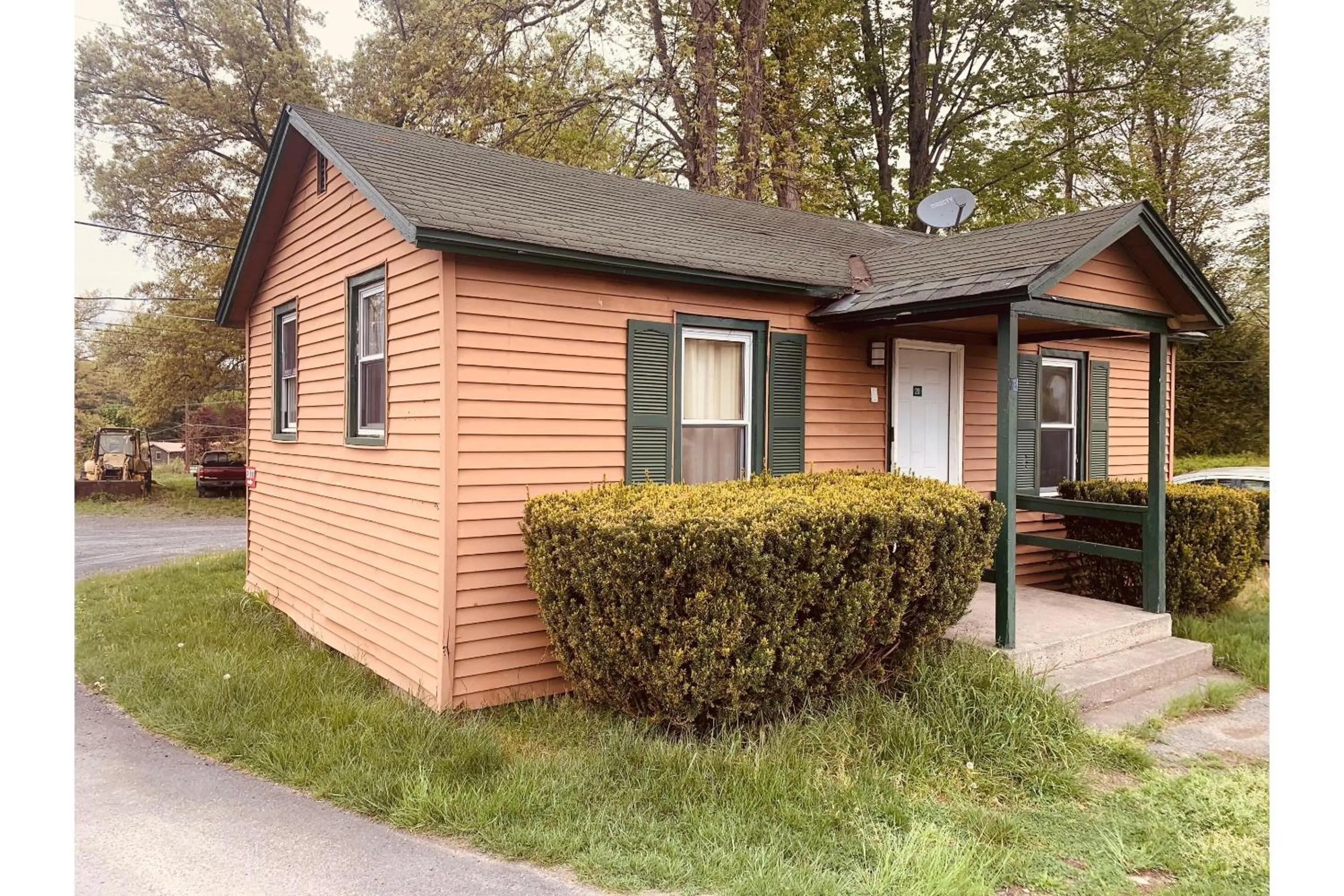 Bedroom in Werry's Cottages and Pub By OYO East Stroudsborg - Weekly Stays