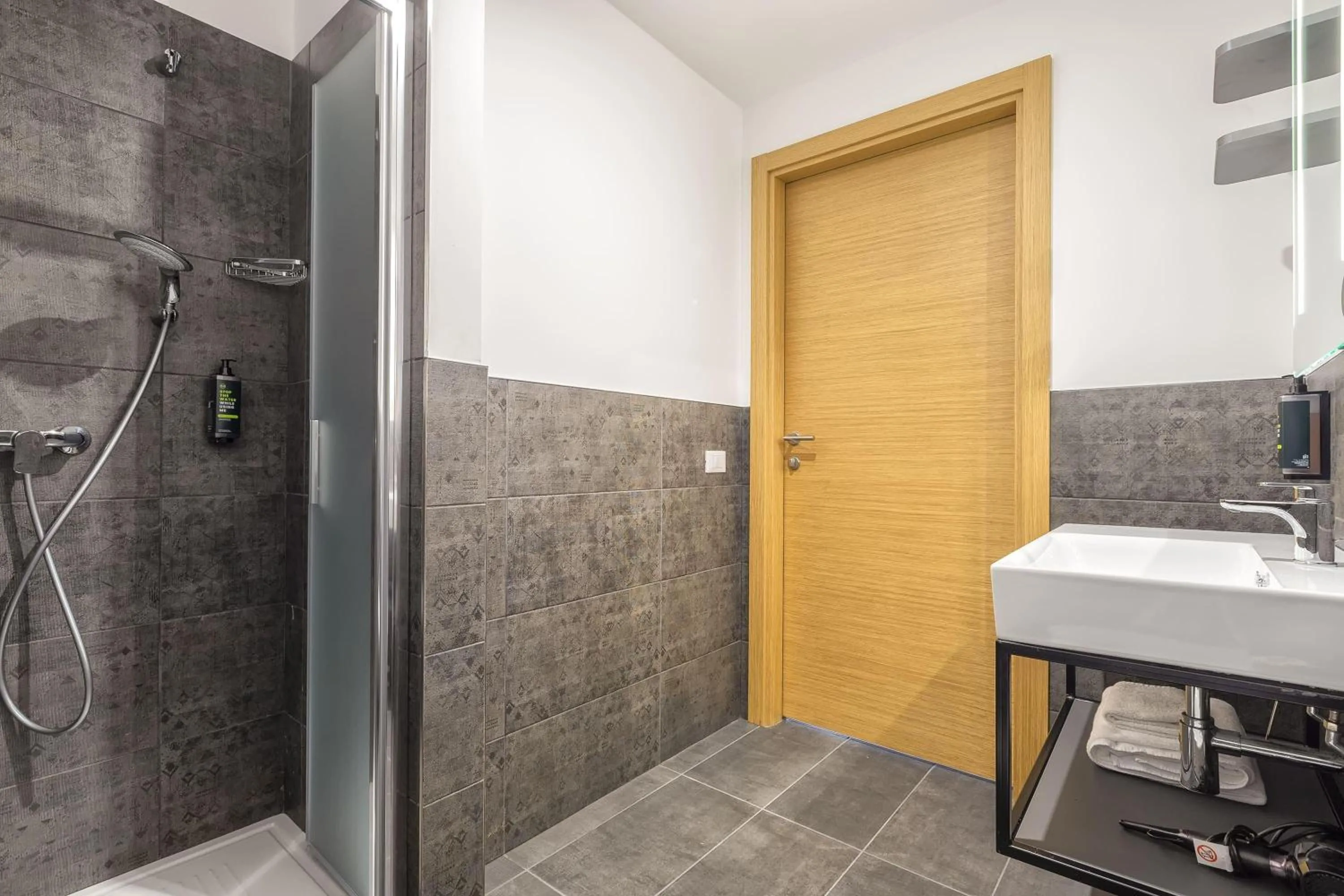 Photo of the whole room in B&B HOTEL Sassari