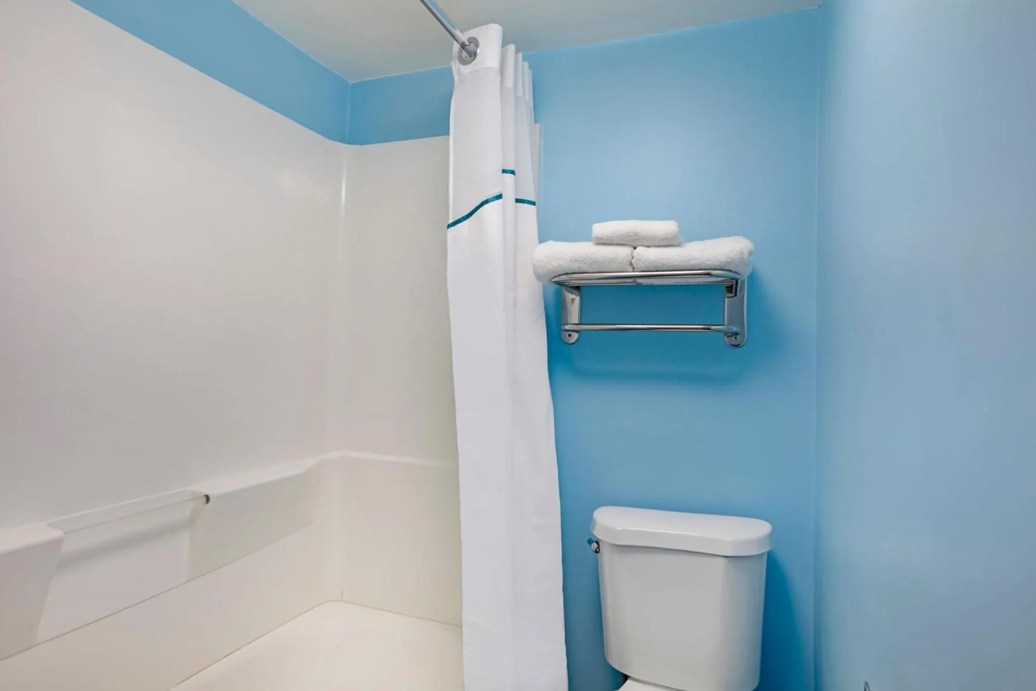 Bathroom in HomeTowne Studios by Red Roof Huntsville - Madison