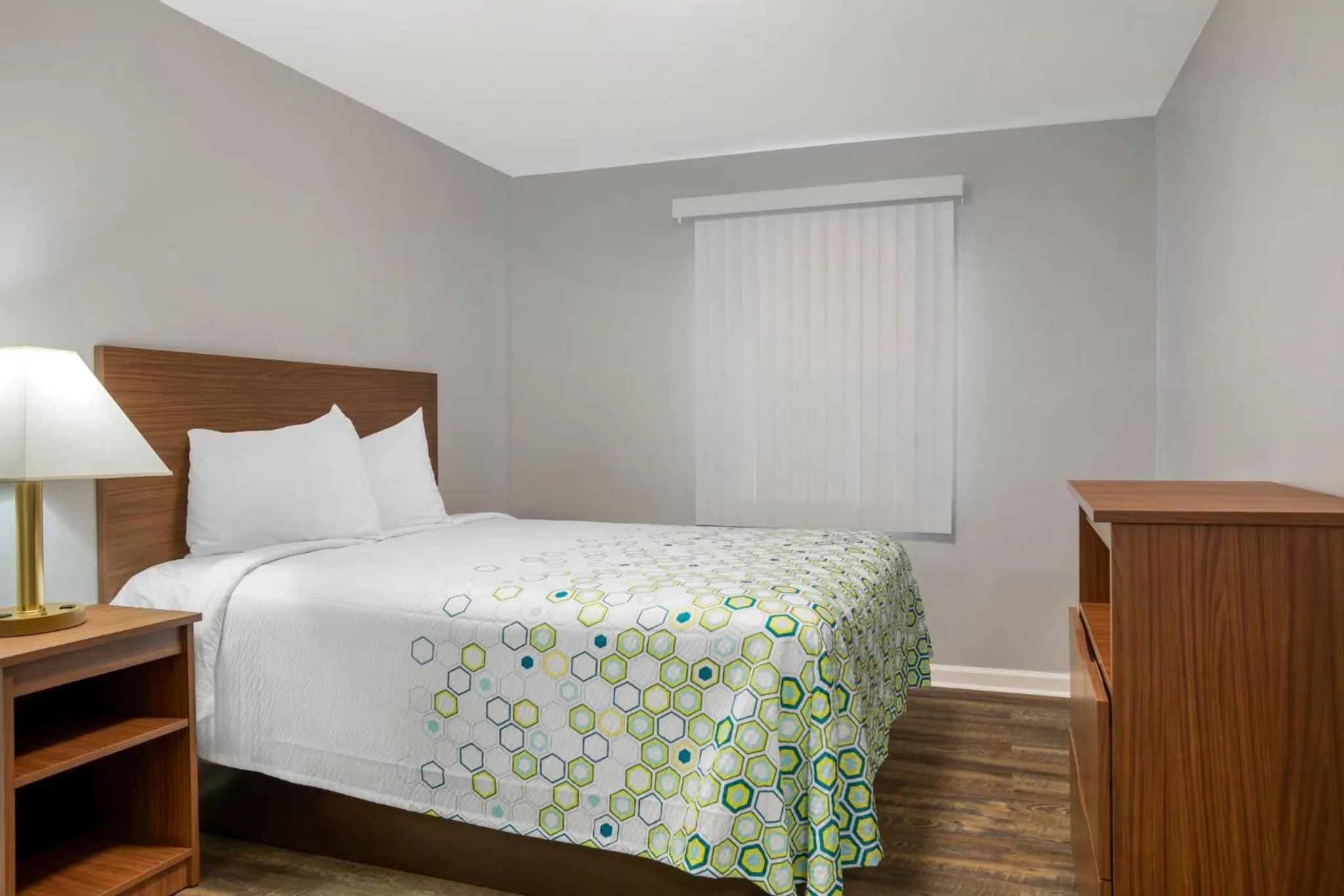 Photo of the whole room, Bed in HomeTowne Studios by Red Roof Huntsville - Madison